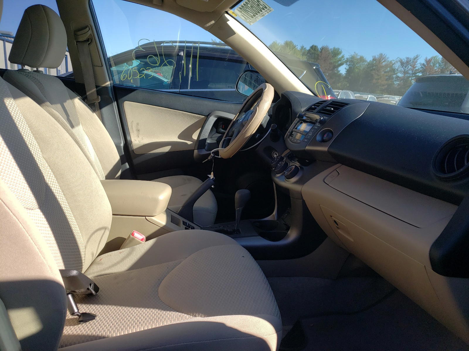 Photo 5 from auction – 2011 TOYOTA RAV4 with VIN JTMBF4DV4B5049695