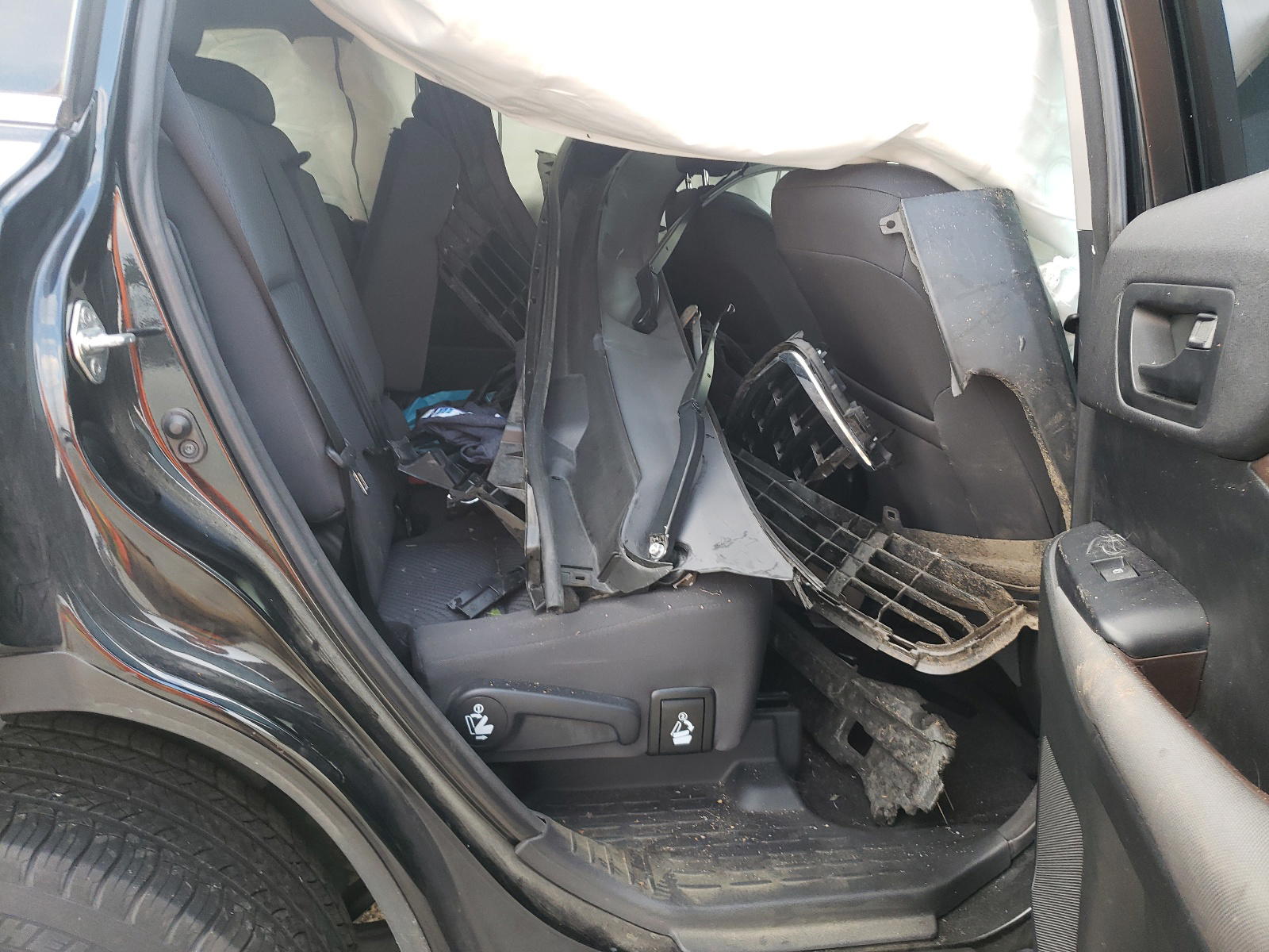 Photo 6 from auction – 2016 TOYOTA HIGHLANDER with VIN 5TDBKRFH6GS282799
