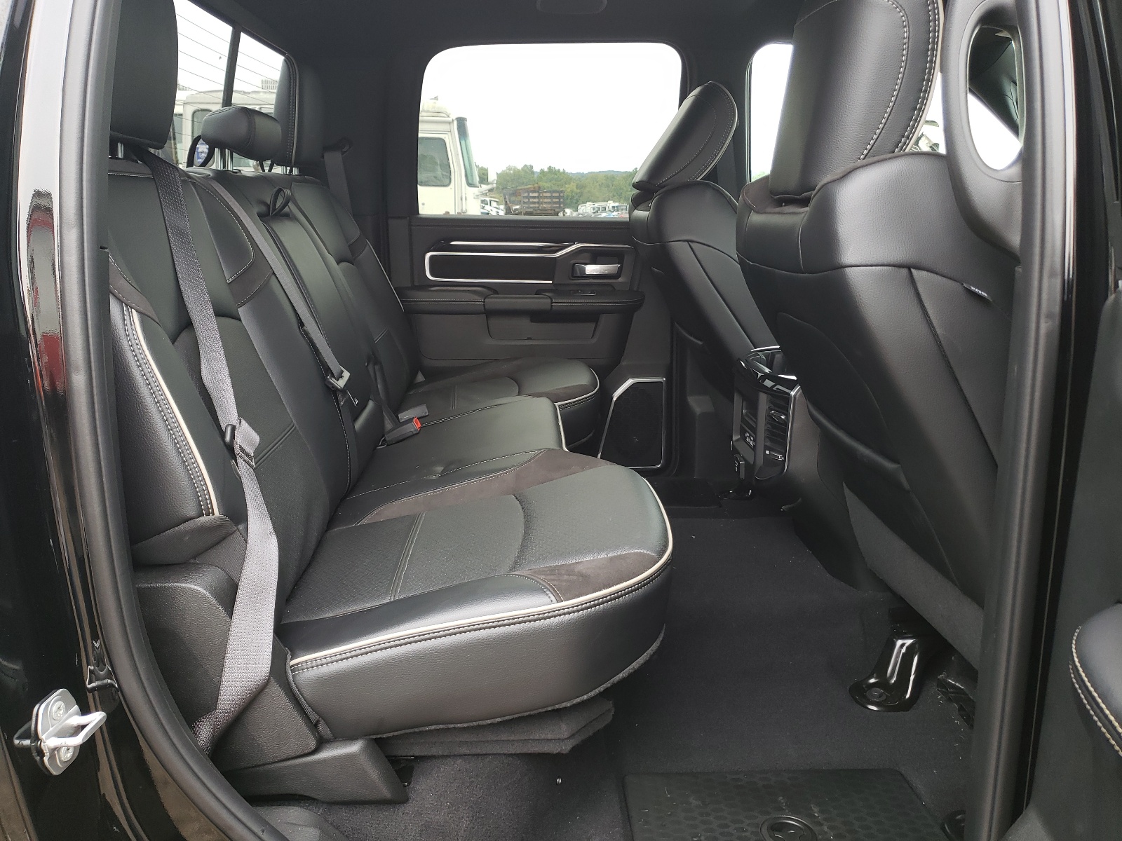 Photo 6 from auction – 2021 RAM 3500 LARAM with VIN 3C63RRJL3MG649185