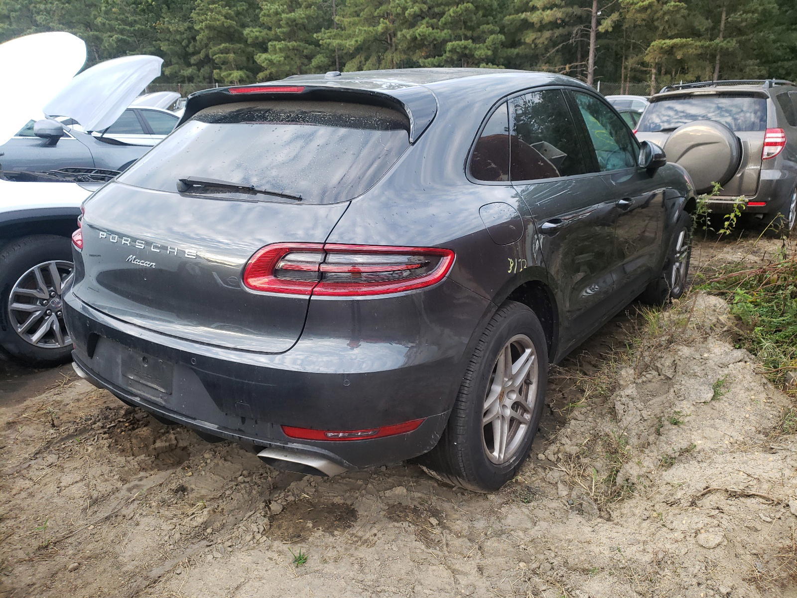 Photo 4 from auction – 2017 PORSCHE MACAN with VIN WP1AA2A56HLB06338