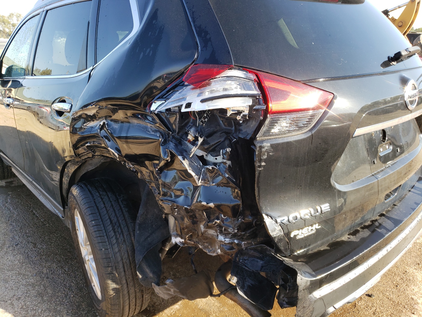Photo 9 from auction – 2017 NISSAN ROGUE S with VIN KNMAT2MV9HP537188