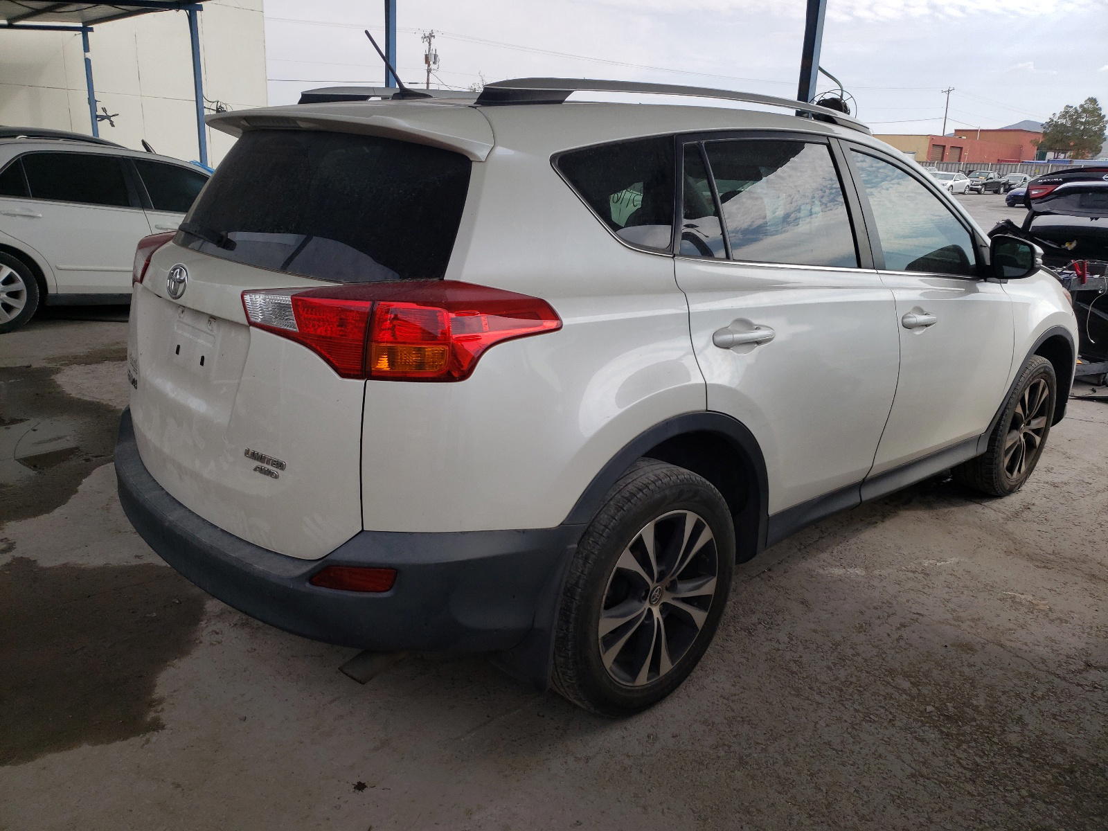 Photo 4 from auction – 2015 TOYOTA RAV4 LIMIT with VIN 2T3DFREV1FW258945