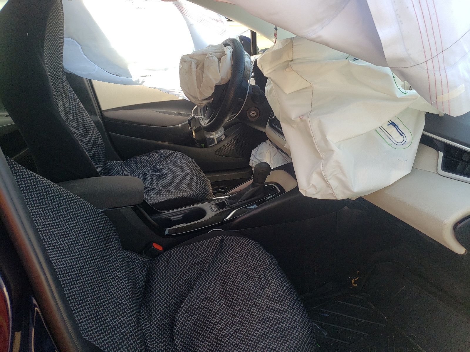 Photo 5 from auction – 2021 TOYOTA COROLLA LE with VIN JTDEPMAE4MJ141365