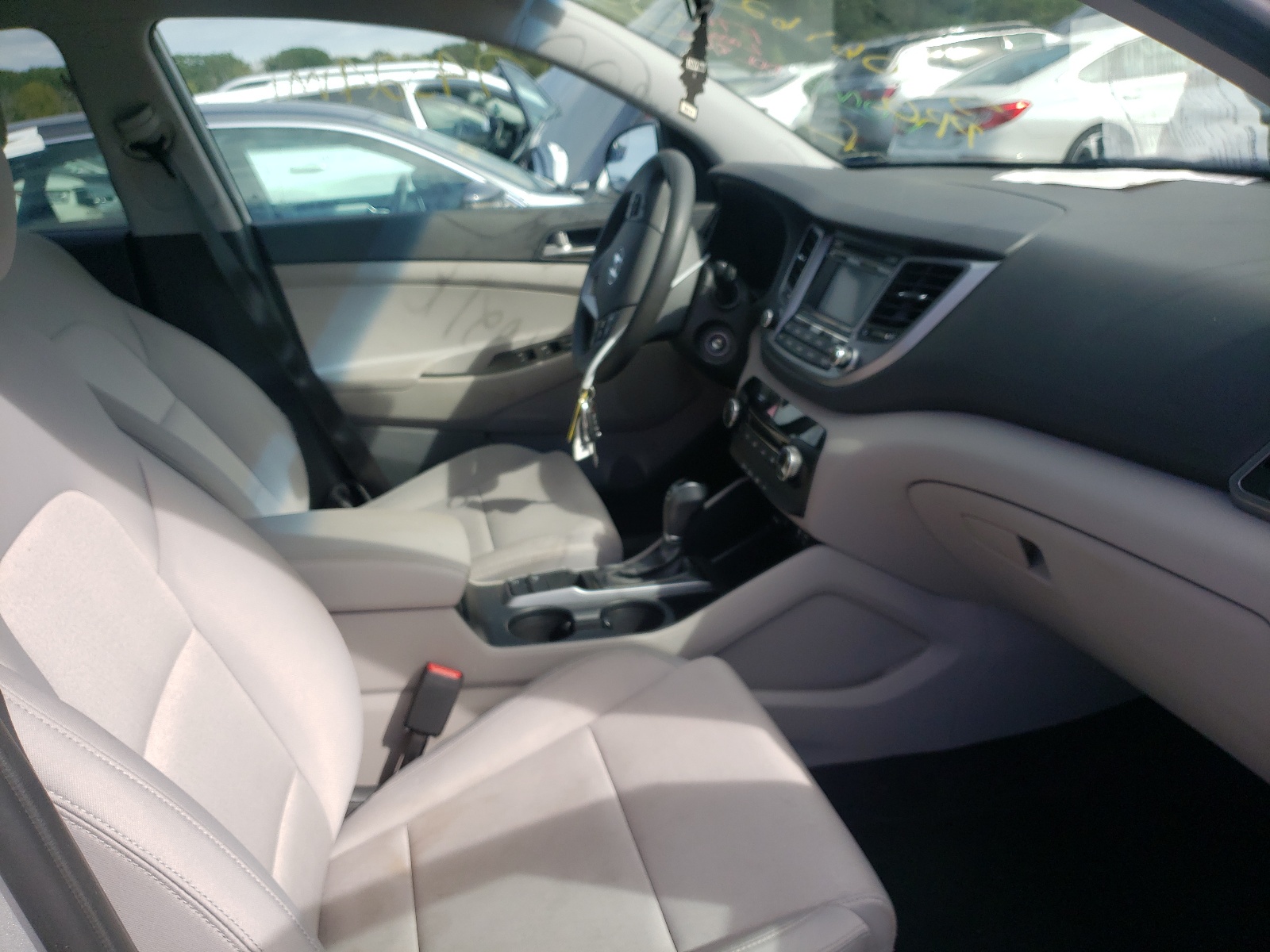Photo 5 from auction – 2018 HYUNDAI TUCSON SE with VIN KM8J2CA45JU822347