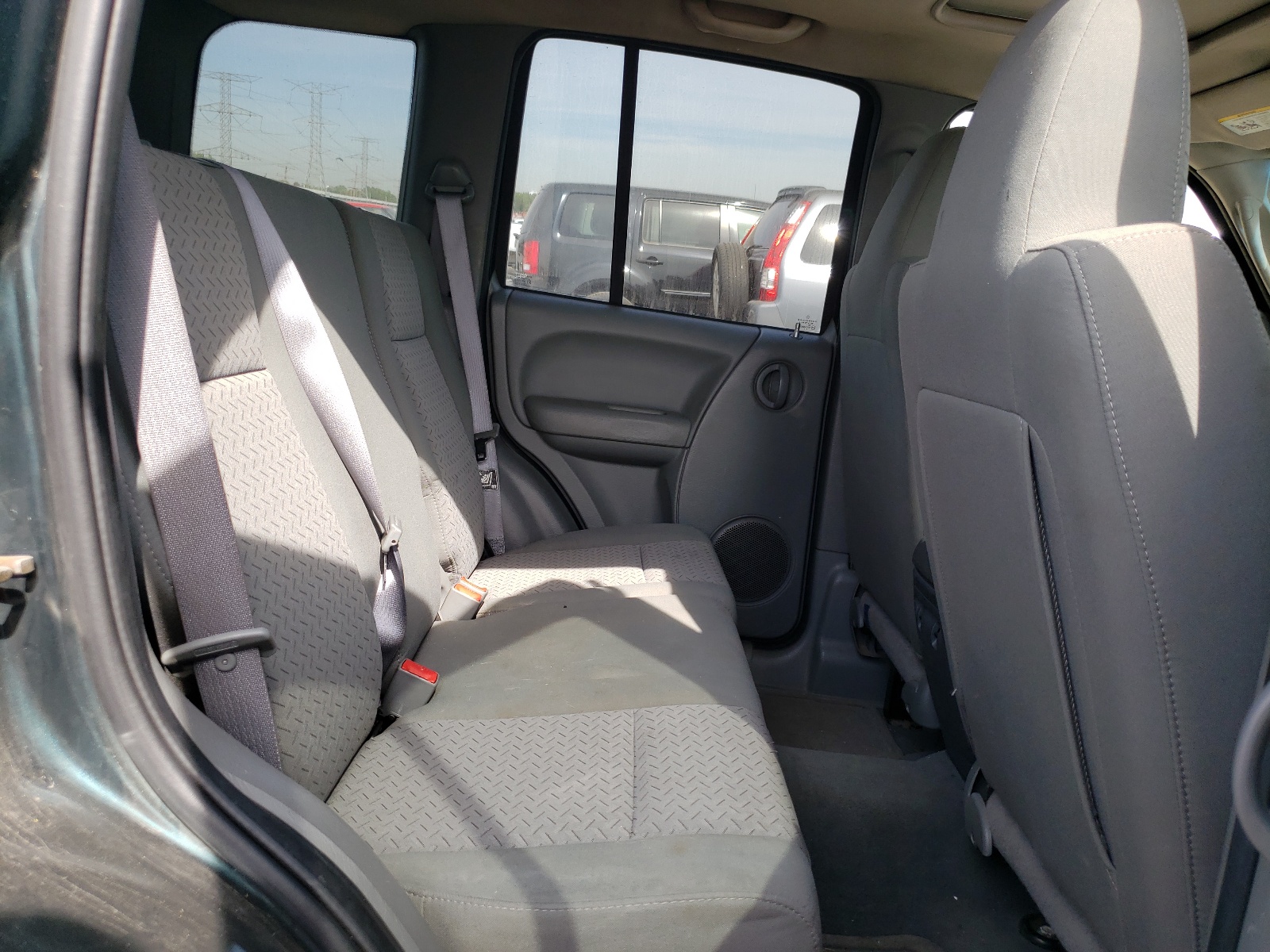 Photo 6 from auction – 2005 JEEP LIBERTY RE with VIN 1J4GL38K95W726919