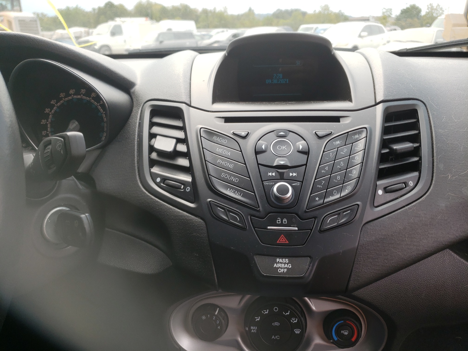 Zdjęcie 9 z aukcji – 2016 FORD FIESTA SE z VIN 3FADP4EJ4GM111749