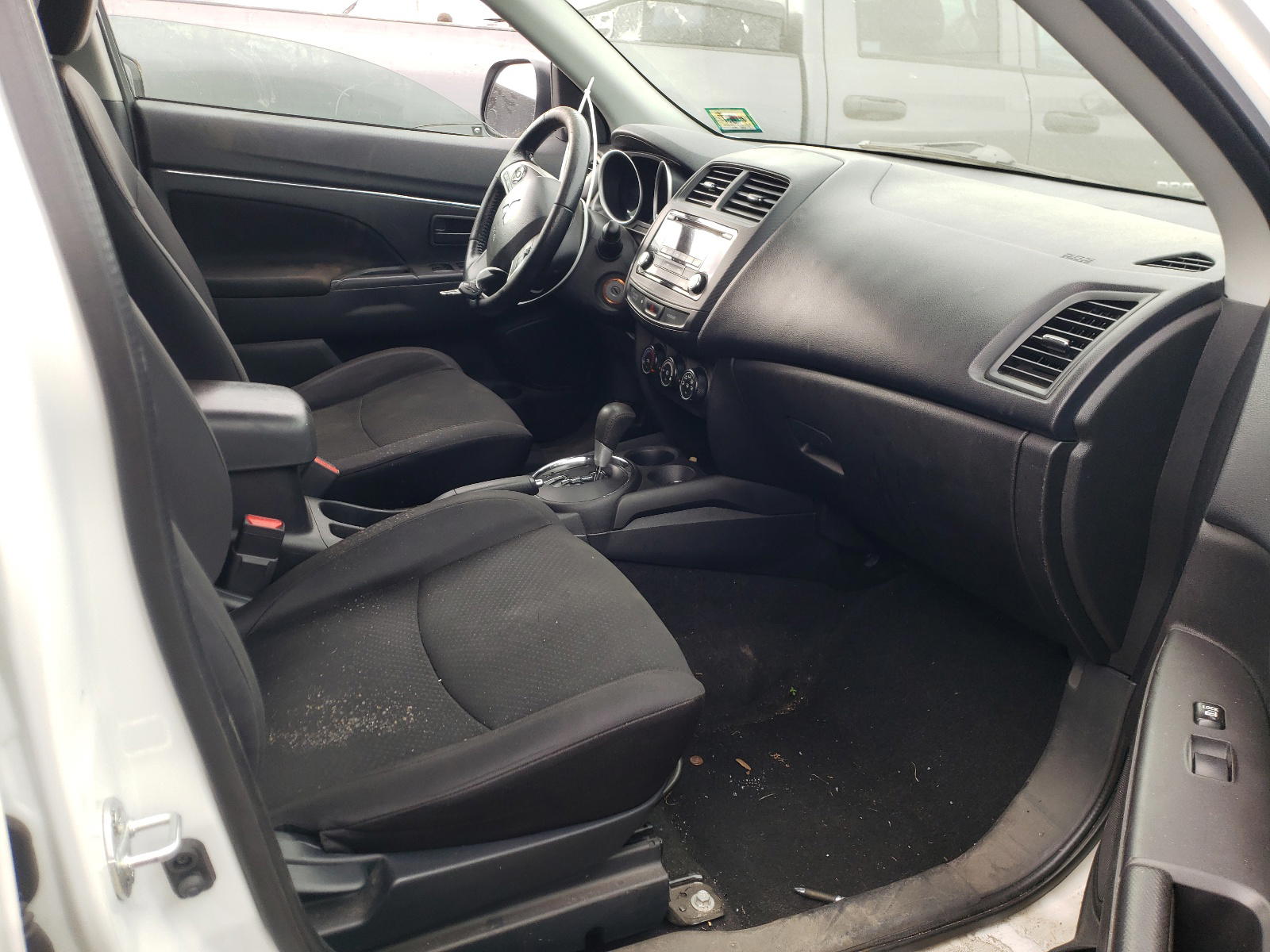 Photo 5 from auction – 2015 MITSUBISHI OUTLANDER with VIN 4A4AP3AW7FE033697