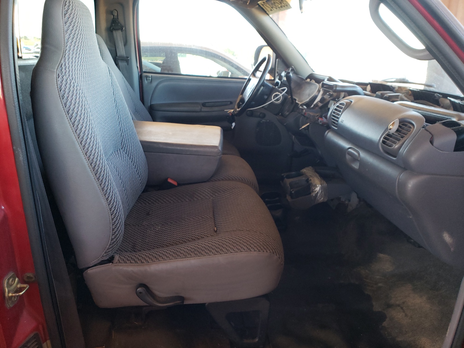 Photo 5 from auction – 1999 DODGE RAM 1500 with VIN 1B7HC16X3XS212149