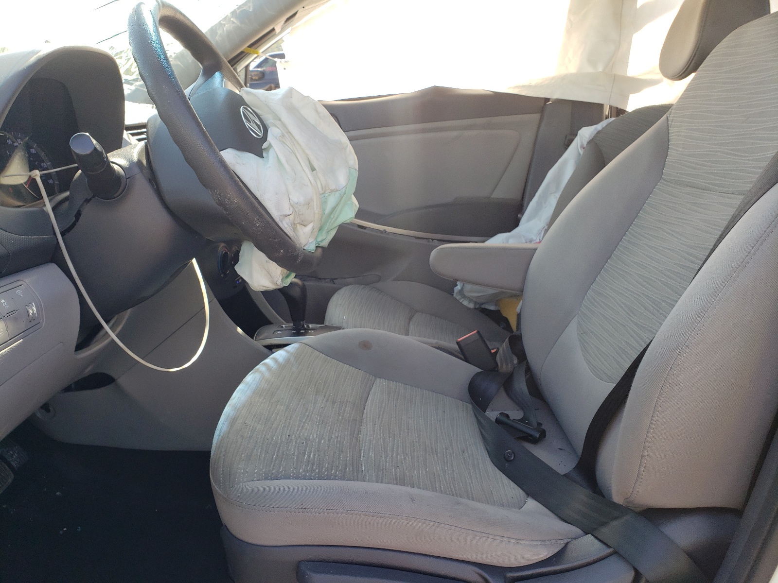 Photo 5 from auction – 2016 HYUNDAI ACCENT SE with VIN KMHCT4AE9GU018422