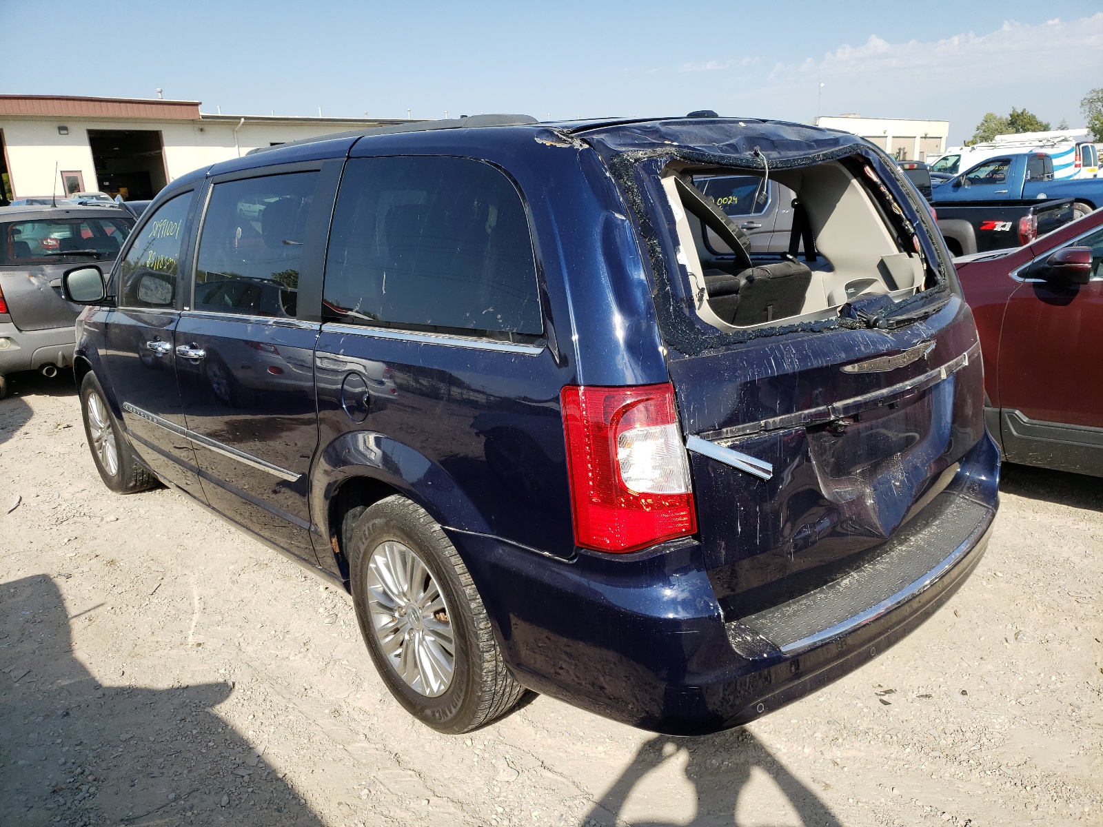 Photo 3 from auction – 2013 CHRYSLER TOWN & COU with VIN 2C4RC1CG4DR677822