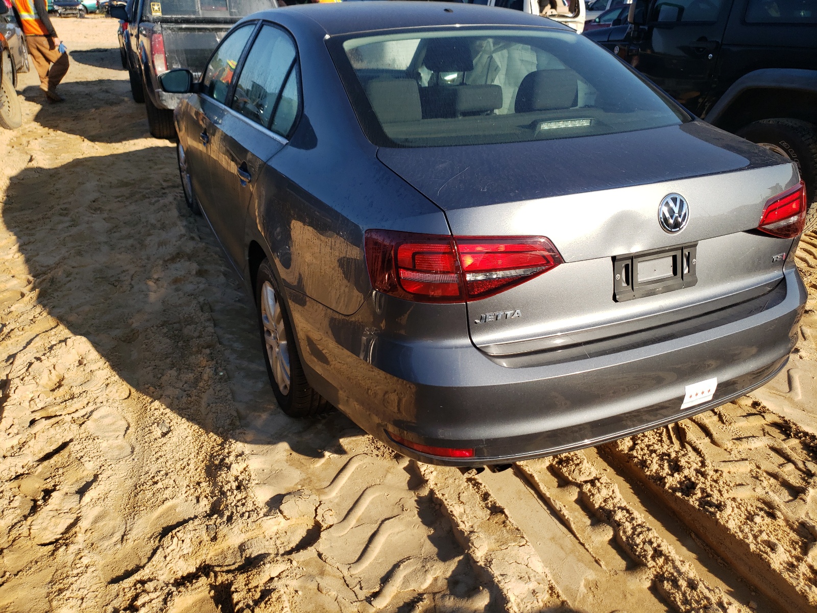 Photo 3 from auction – 2017 VOLKSWAGEN JETTA S with VIN 3VW2B7AJXHM310472