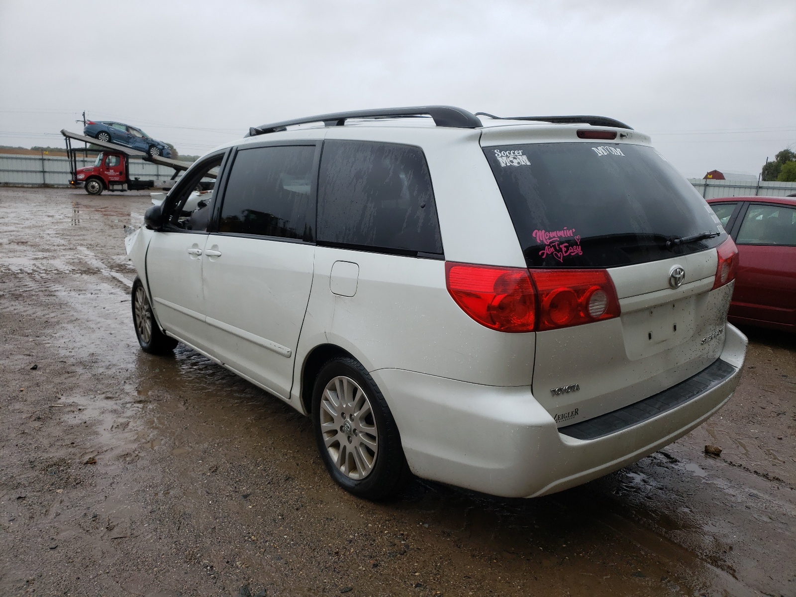 Photo 3 from auction – 2010 TOYOTA SIENNA XLE with VIN 5TDYK4CC6AS307312