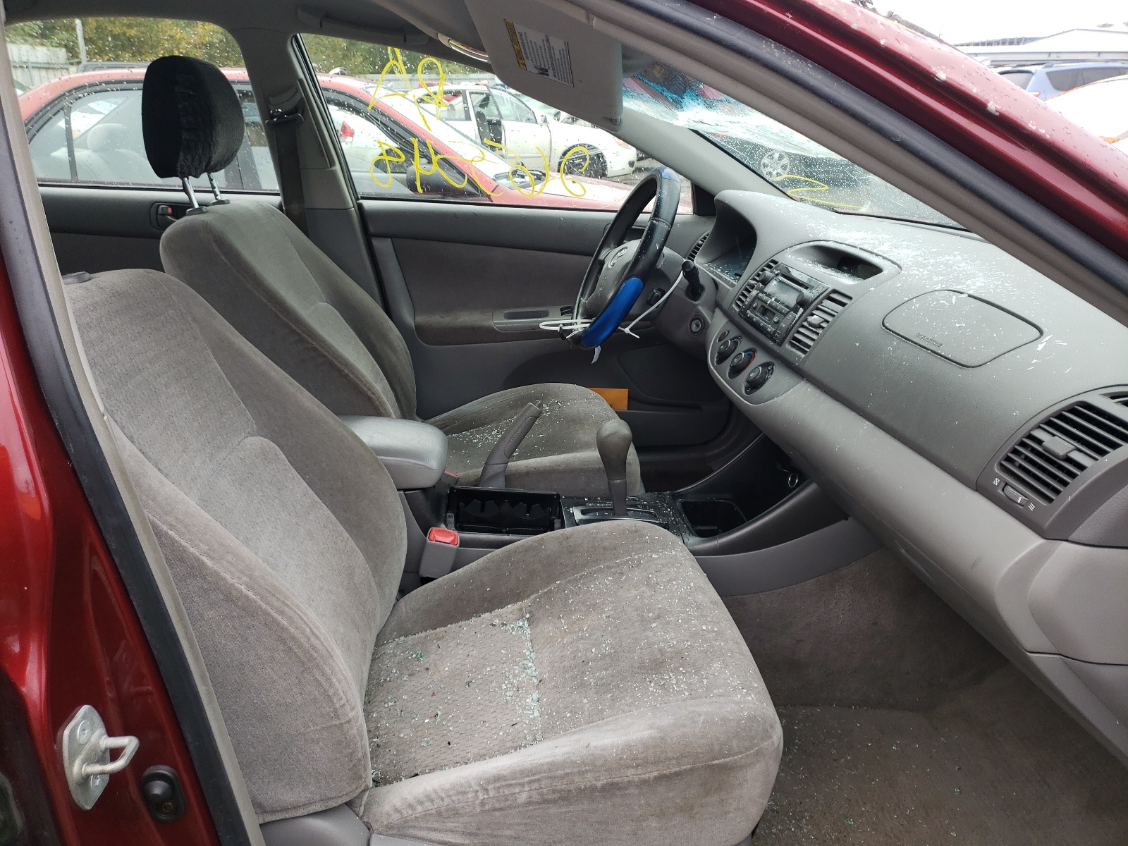 Photo 5 from auction – 2004 TOYOTA CAMRY LE with VIN JTDBE32K940269968
