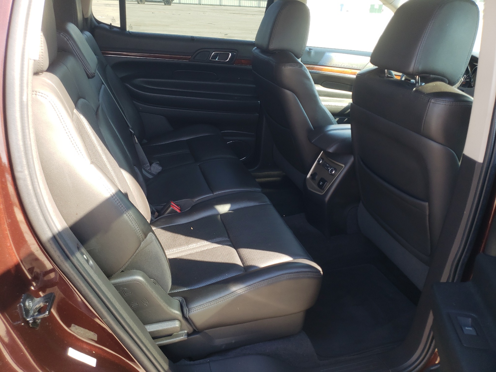 Photo 6 from auction – 2010 LINCOLN MKT with VIN 2LMHJ5AT6ABJ25414