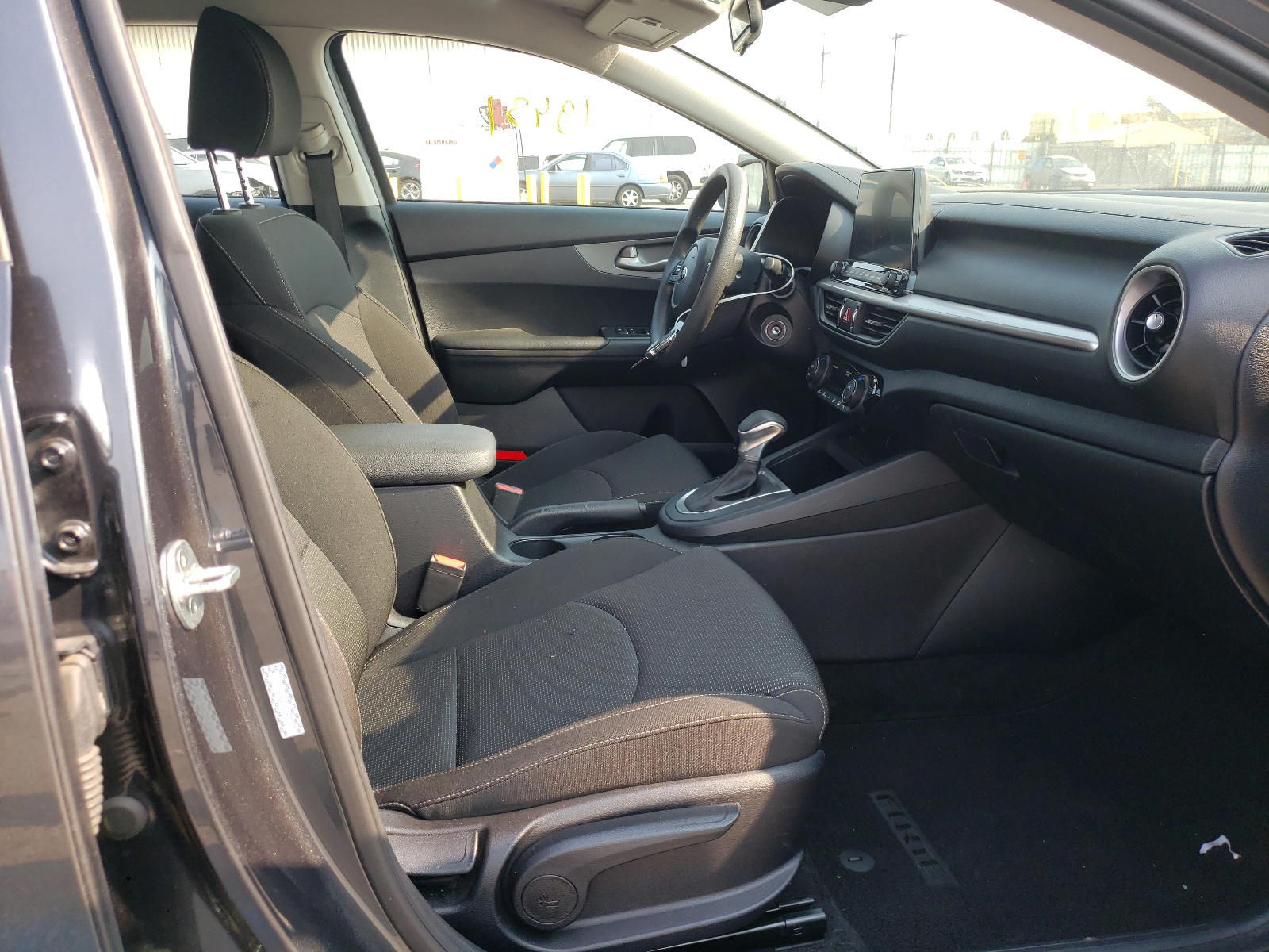 Photo 5 from auction – 2019 KIA FORTE FE with VIN 3KPF24AD2KE093367