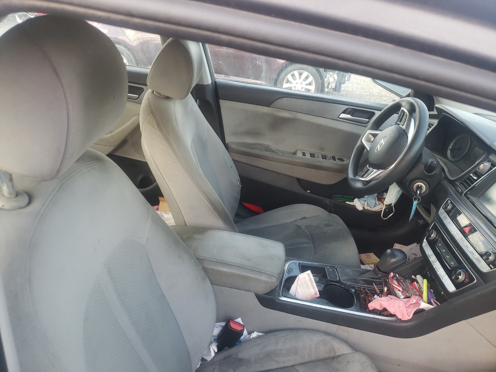 Photo 5 from auction – 2018 HYUNDAI SONATA SE with VIN 5NPE24AF9JH700548