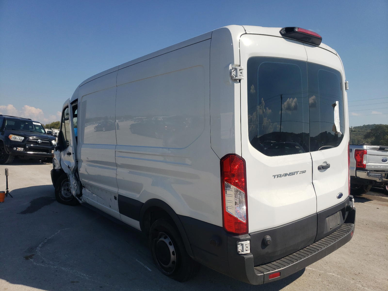 Photo 3 from auction – 2018 FORD TRANSIT T- with VIN 1FTYR2CM4JKB04662