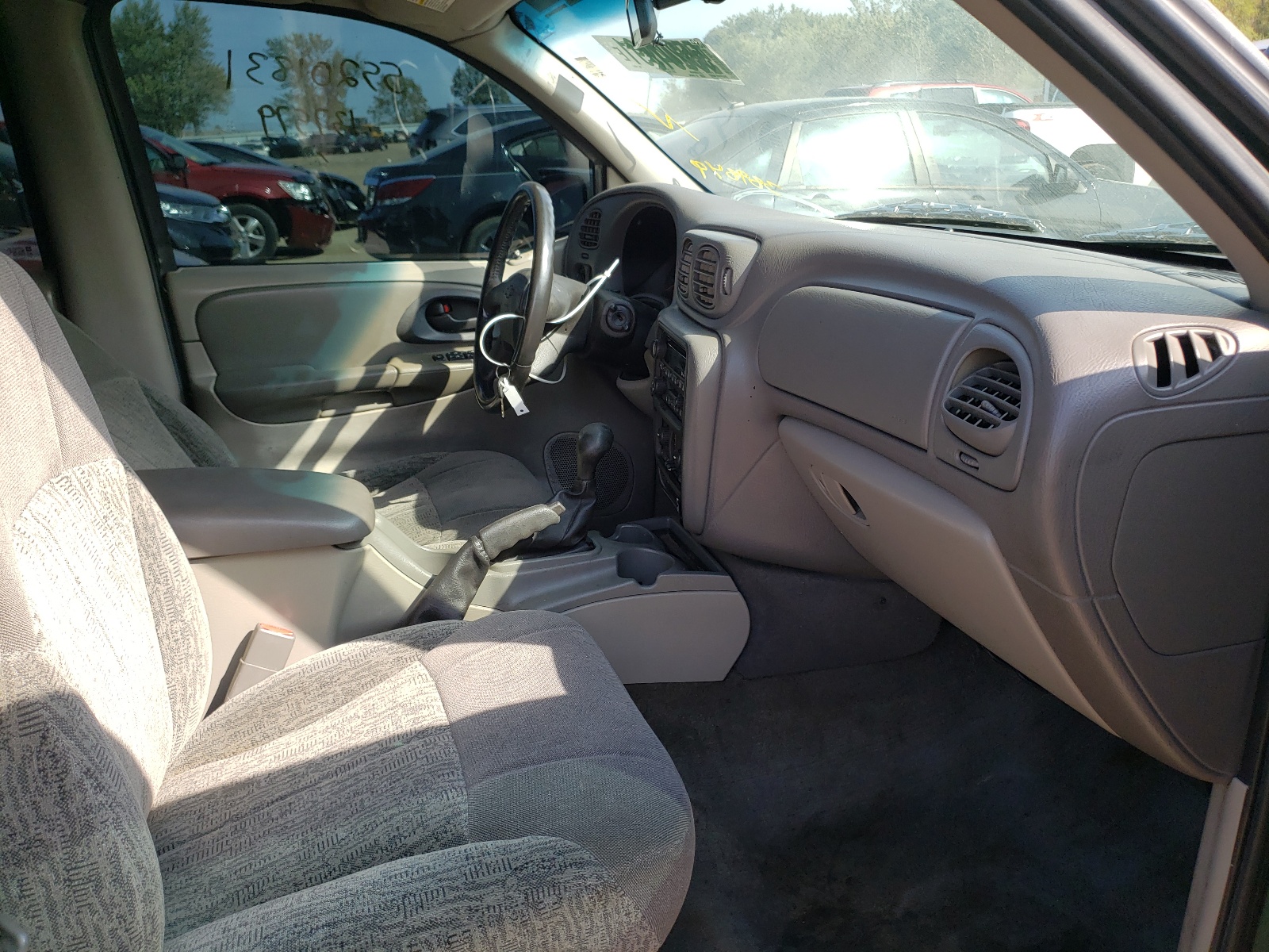 Photo 5 from auction – 2002 CHEVROLET TRAILBLAZE with VIN 1GNDT13S622389849