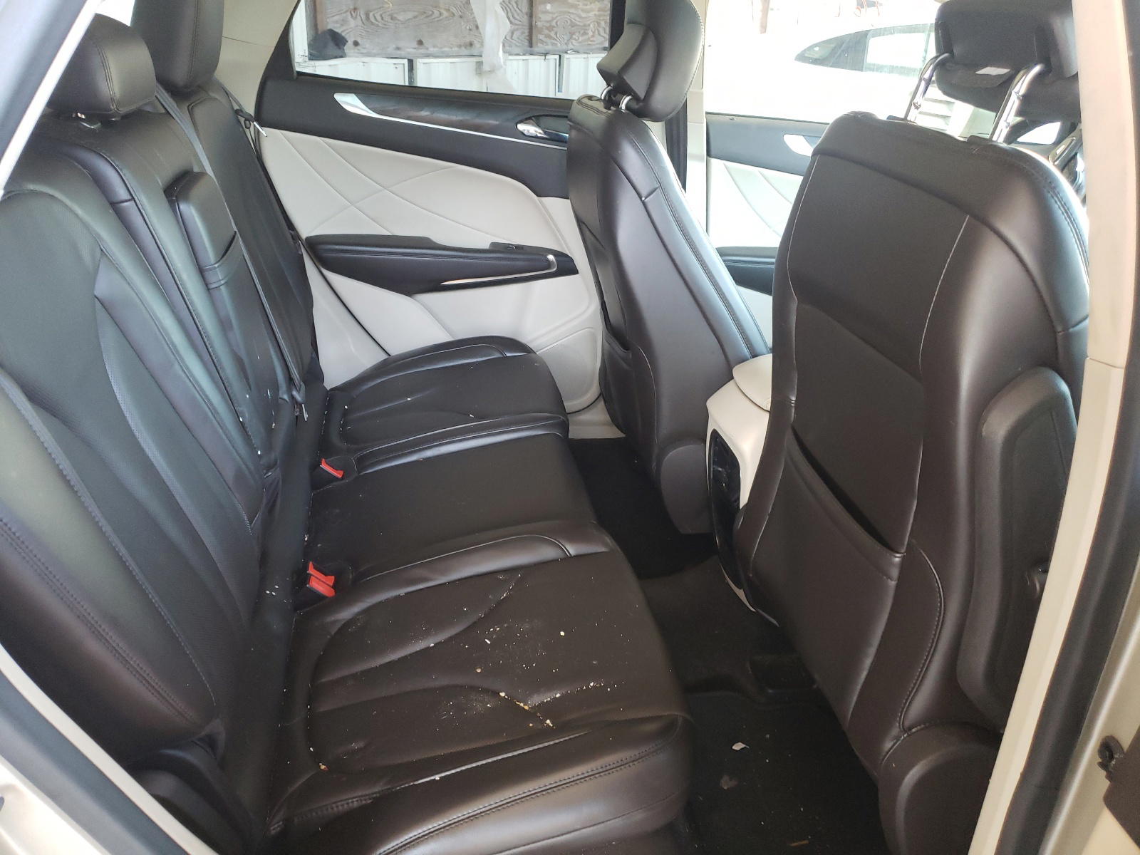 Photo 6 from auction – 2017 LINCOLN MKC RESERV with VIN 5LMCJ3C97HUL50115