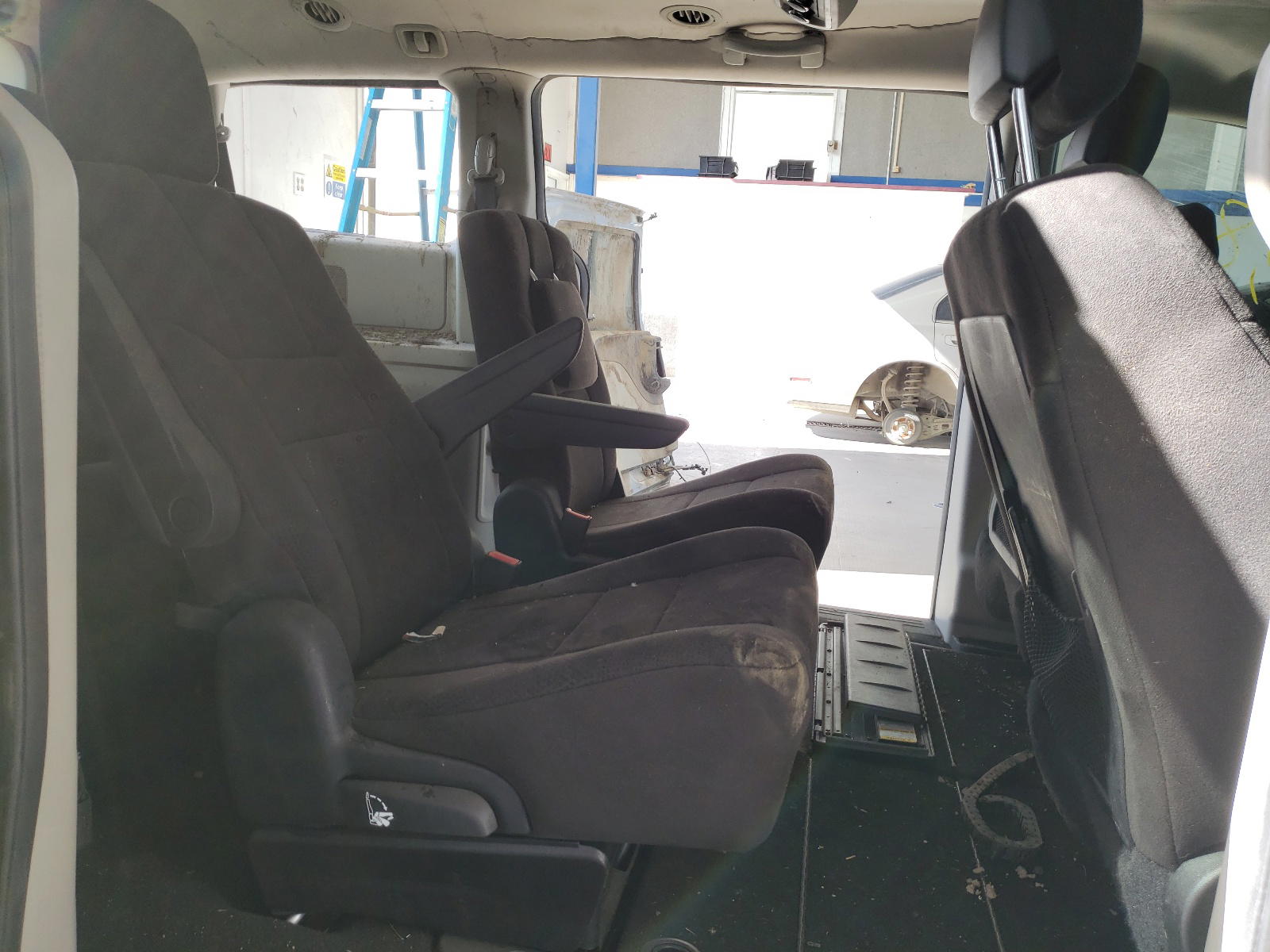Photo 6 from auction – 2012 DODGE GRAND CARA with VIN 2C4RDGBG2CR131276