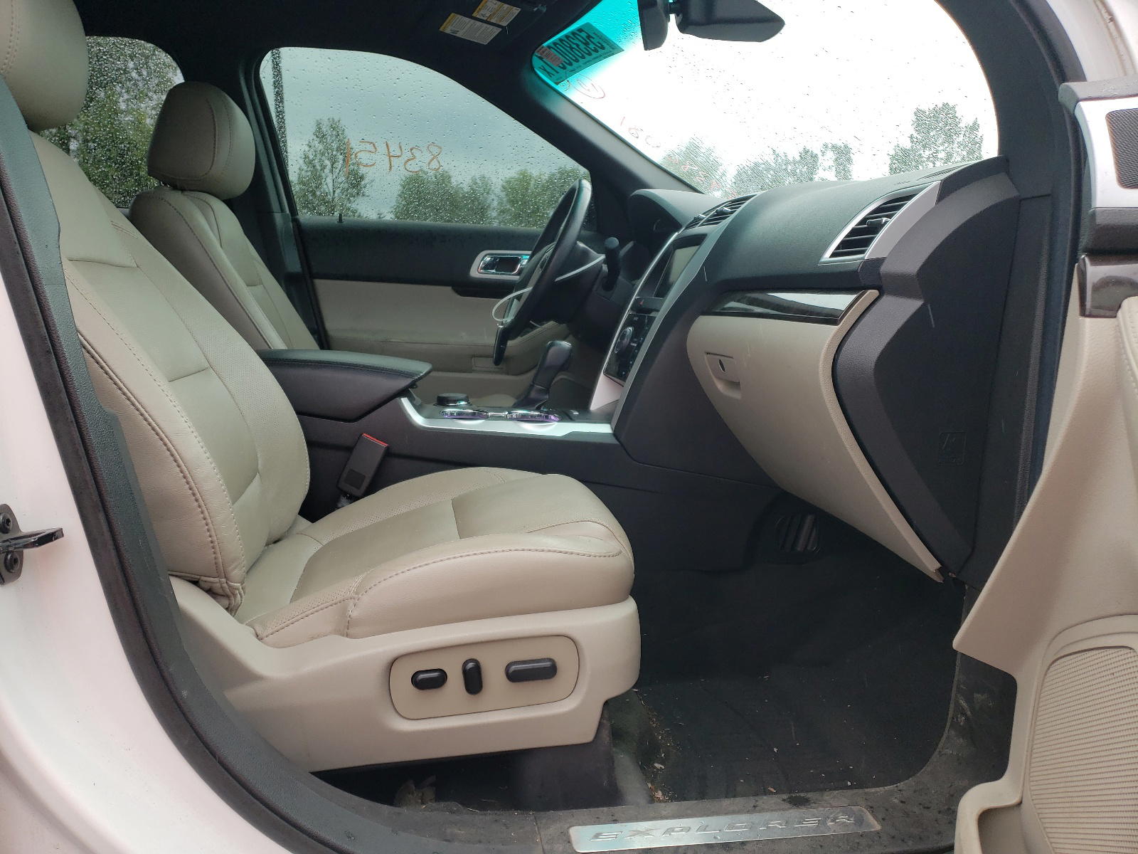 Photo 5 from auction – 2015 FORD EXPLORER L with VIN 1FM5K8F86FGA34712