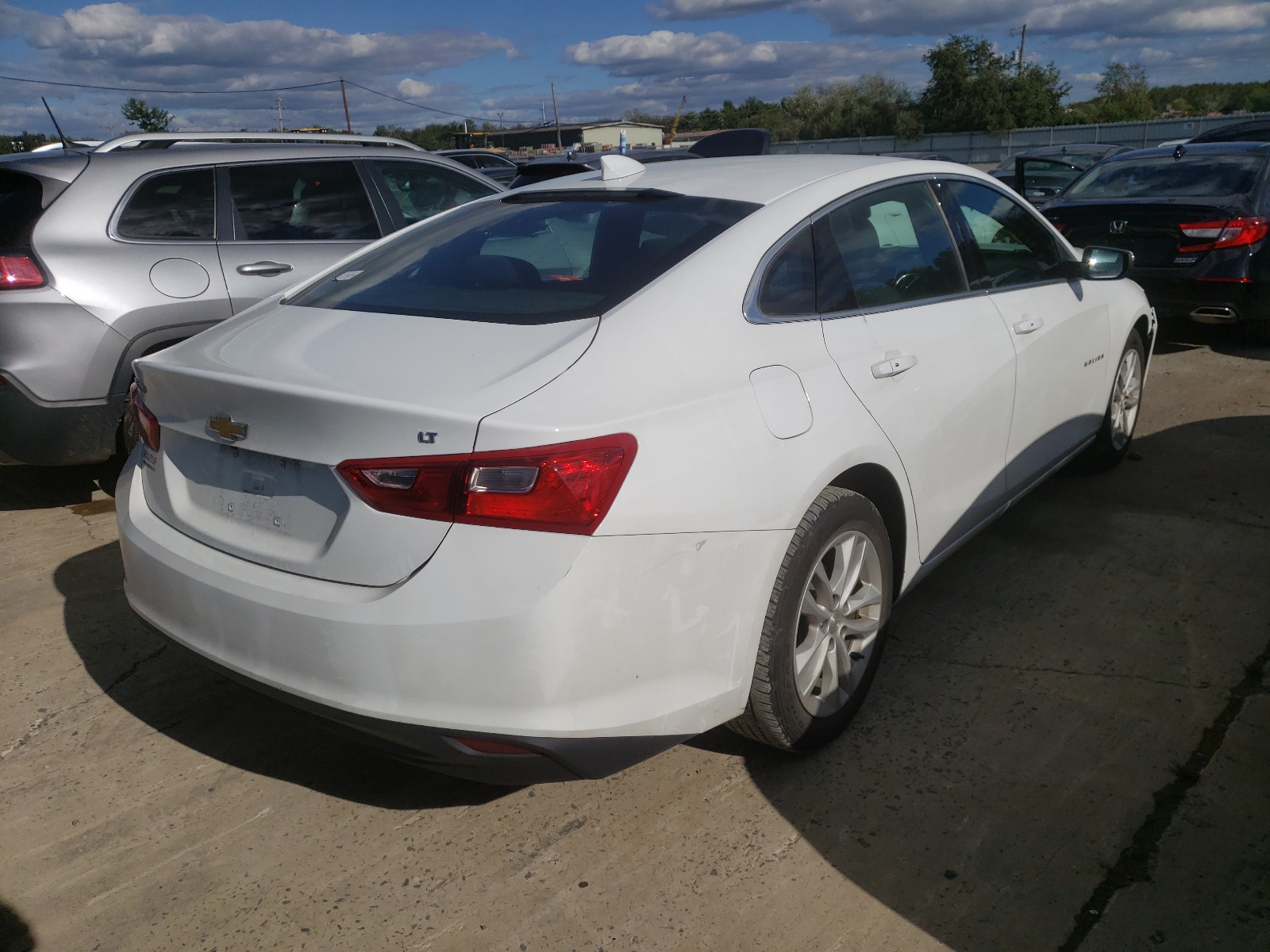 Photo 4 from auction – 2017 CHEVROLET MALIBU LT with VIN 1G1ZE5ST4HF190979