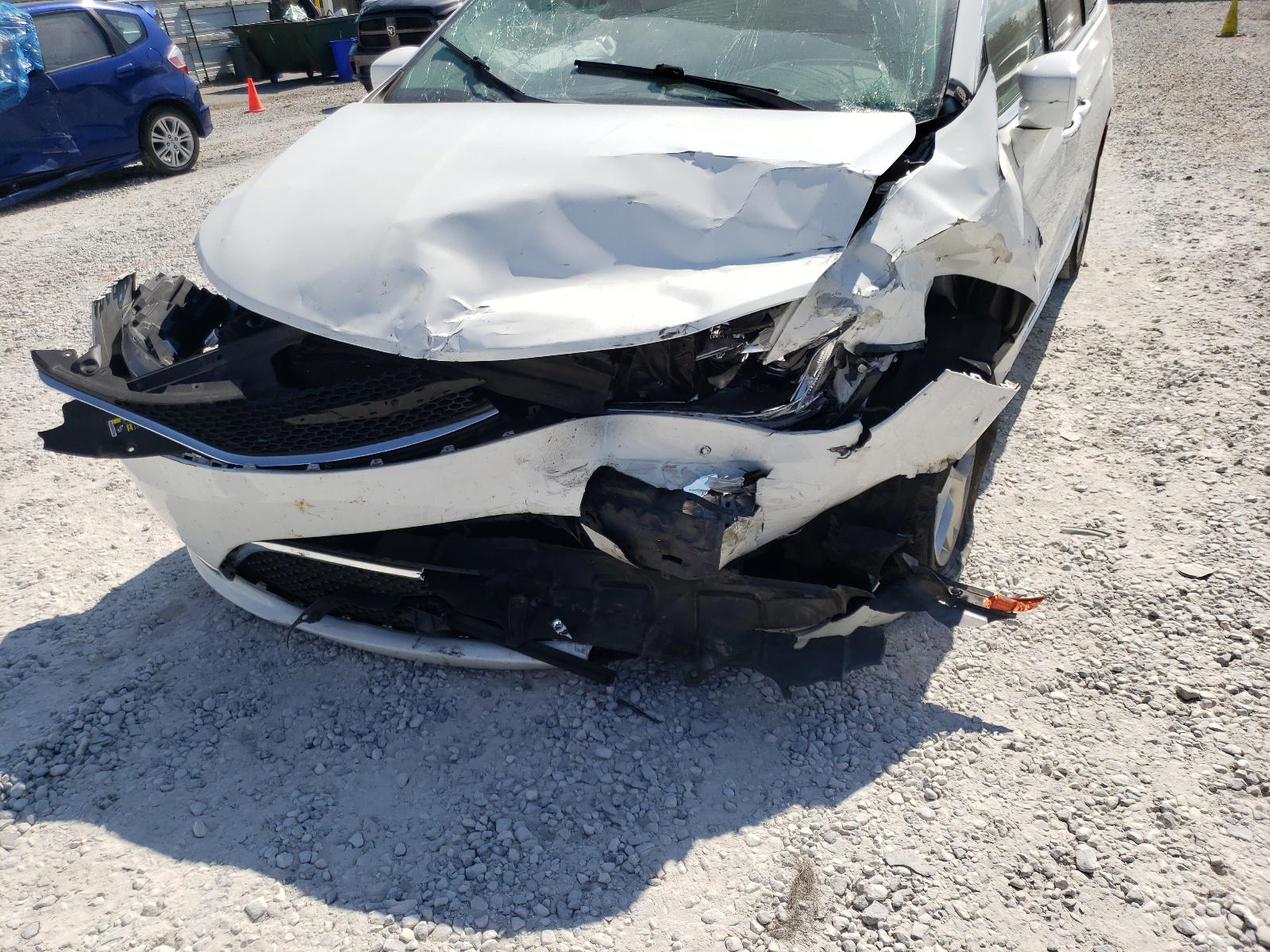 Photo 9 from auction – 2017 CHRYSLER PACIFICA T with VIN 2C4RC1EGXHR518466