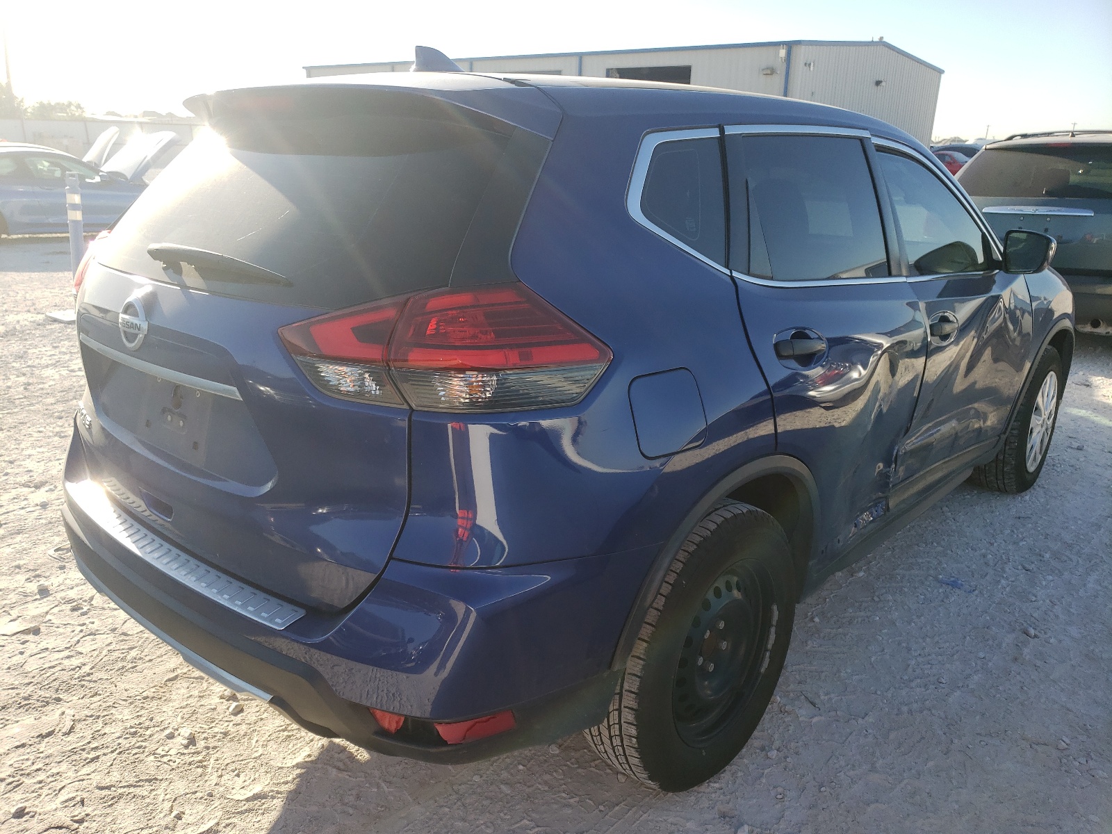 Photo 4 from auction – 2017 NISSAN ROGUE S with VIN JN8AT2MT3HW130119