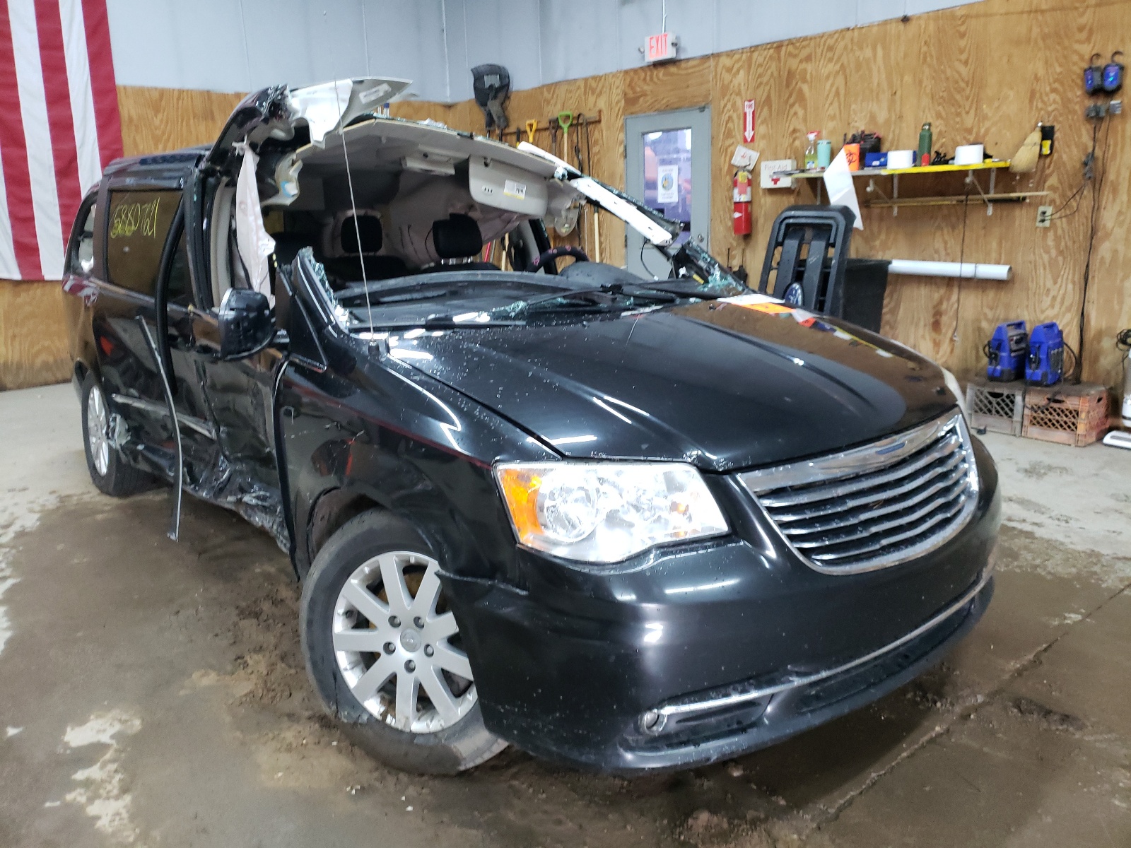 CHRYSLER TOWN & COU 2014 with VIN 2C4RC1BG1ER125679 - Photo from auction