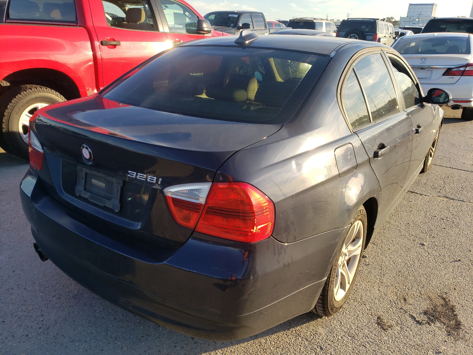 Photo 4 from auction – 2008 BMW 328 I with VIN WBAVA375X8NL51404
