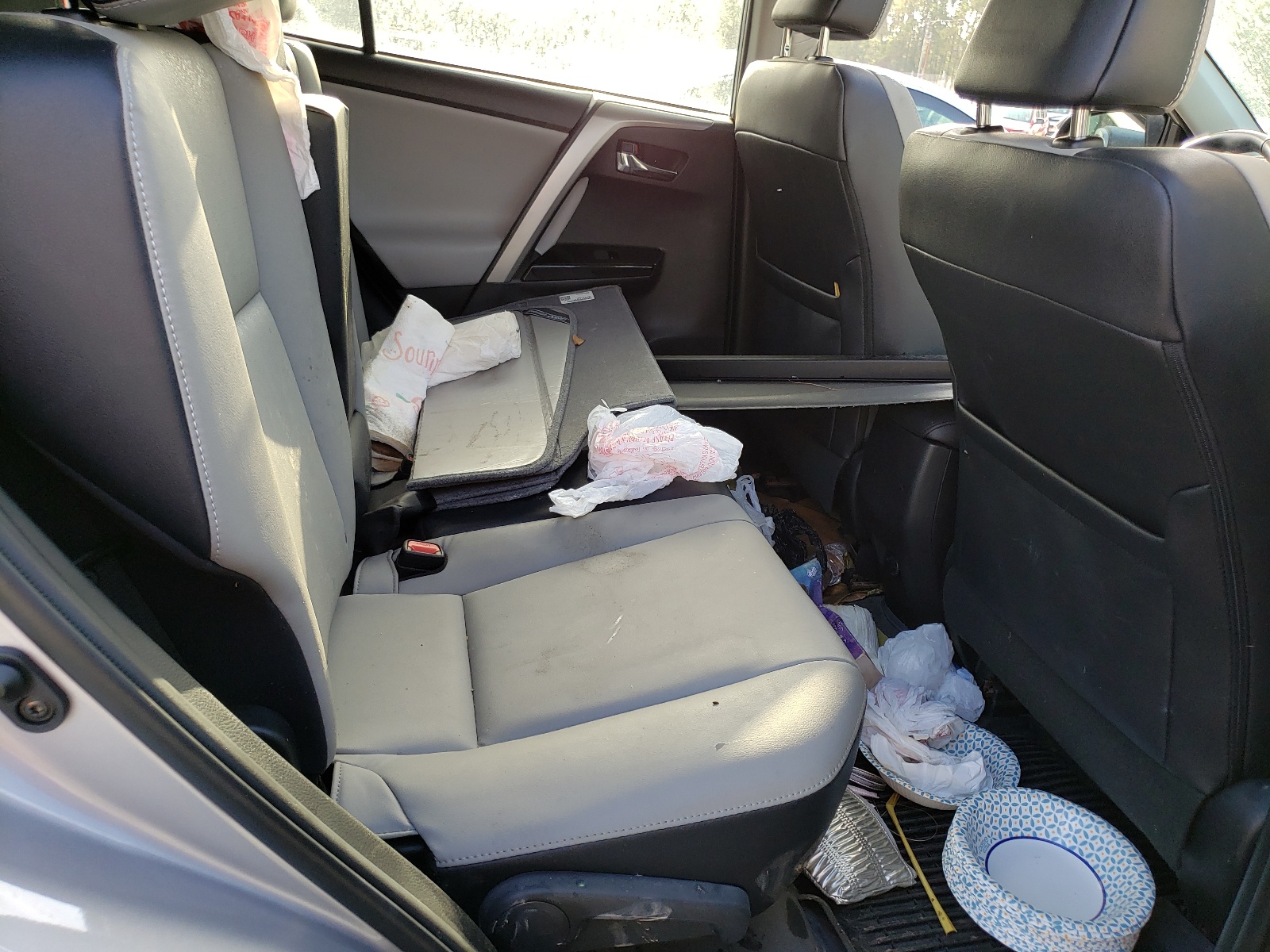 Photo 6 from auction – 2017 TOYOTA RAV4 LIMIT with VIN 2T3YFREV6HW329268
