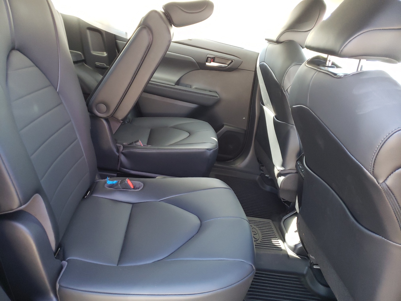 Photo 6 from auction – 2021 TOYOTA HIGHLANDER with VIN 5TDGZRBH7MS549726