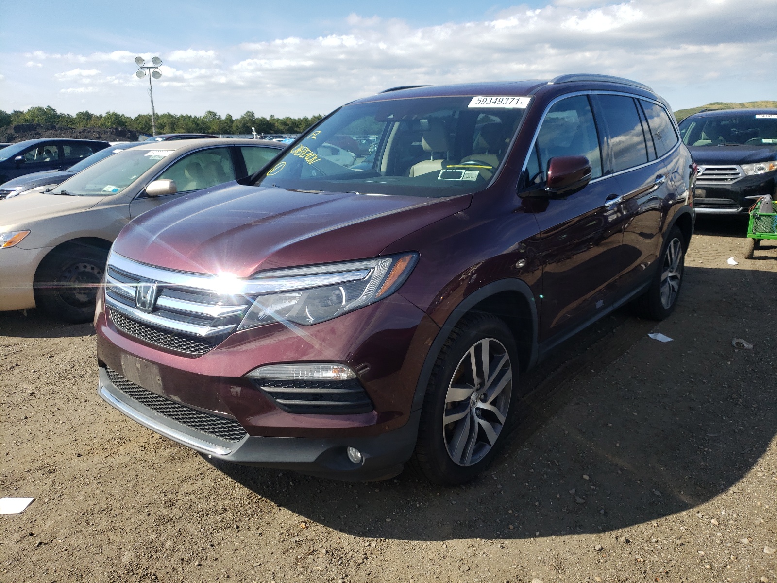 Photo 2 from auction – 2017 HONDA PILOT TOUR with VIN 5FNYF6H94HB039422