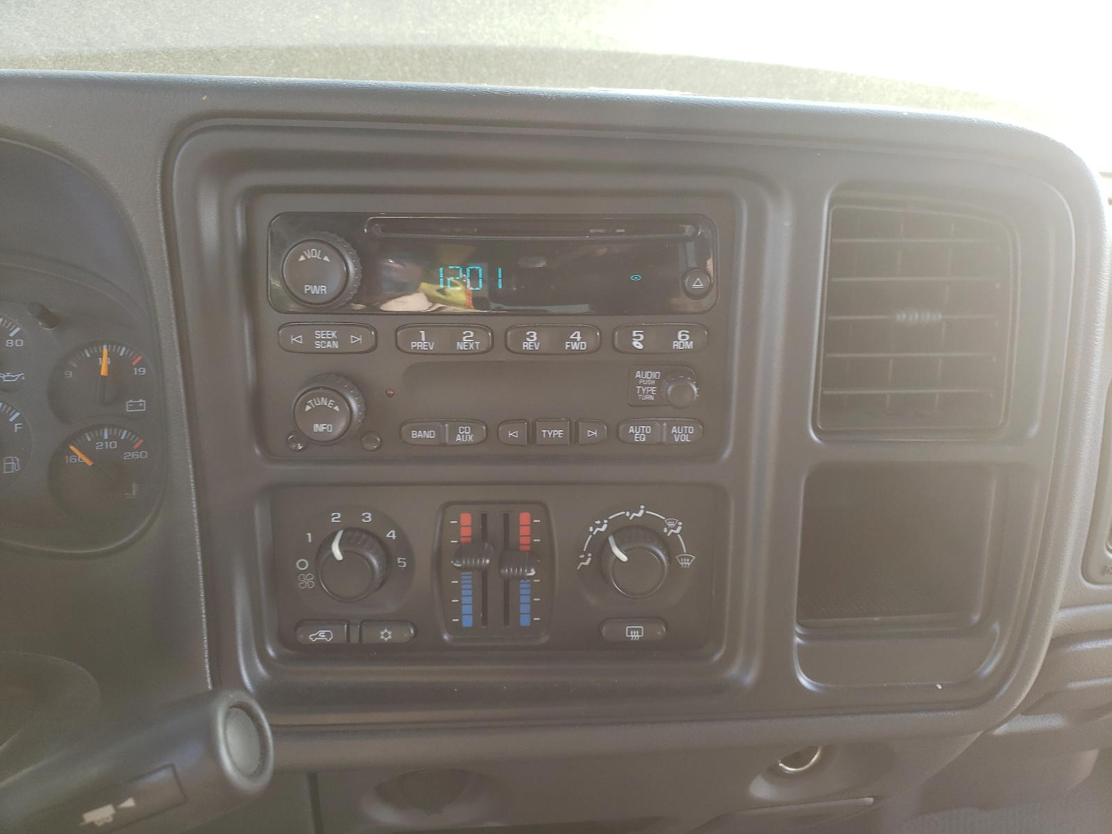 Photo 20 from auction – 2007 CHEVROLET SILVERADO with VIN 2GCEC13V071129655