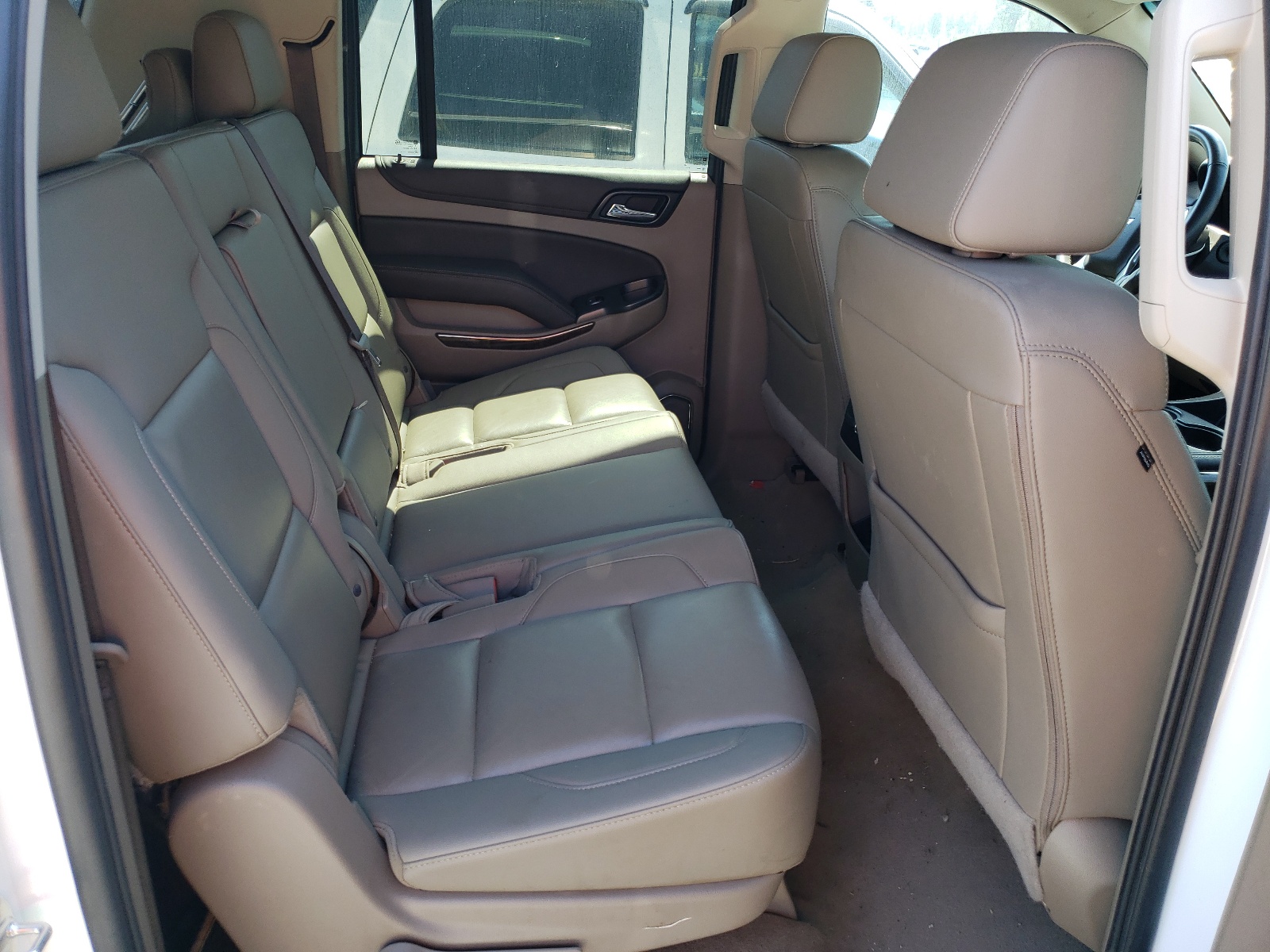 Photo 17 from auction – 2020 CHEVROLET SUBURBAN C with VIN 1GNSCHKC3LR121506