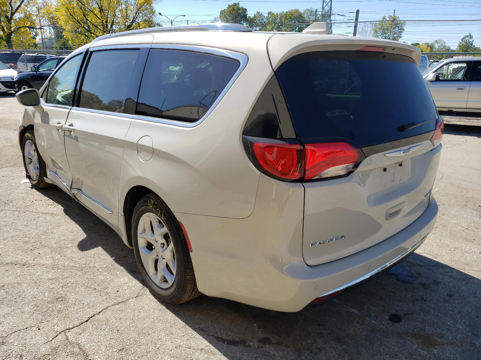 Photo 3 from auction – 2020 CHRYSLER PACIFICA L with VIN 2C4RC1GG1LR187105