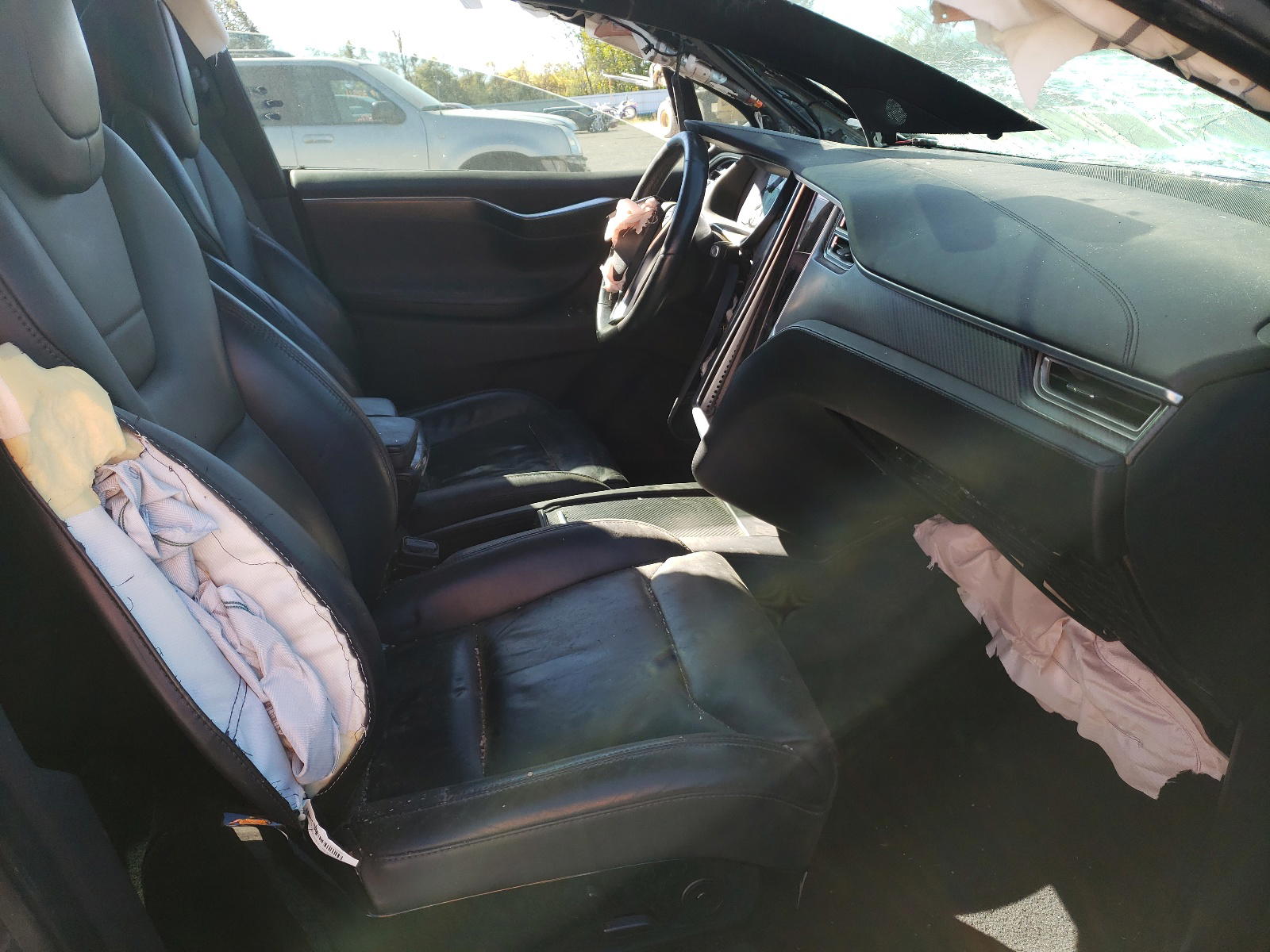 Photo 5 from auction – 2016 TESLA MODEL X with VIN 5YJXCAE28GF005447