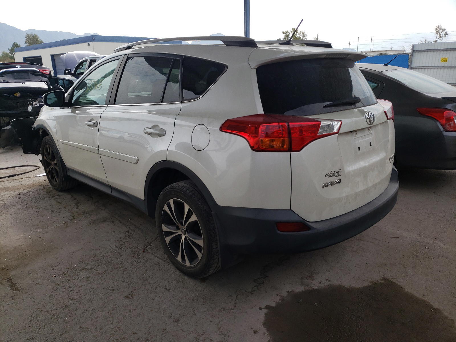 Photo 3 from auction – 2015 TOYOTA RAV4 LIMIT with VIN 2T3DFREV1FW258945