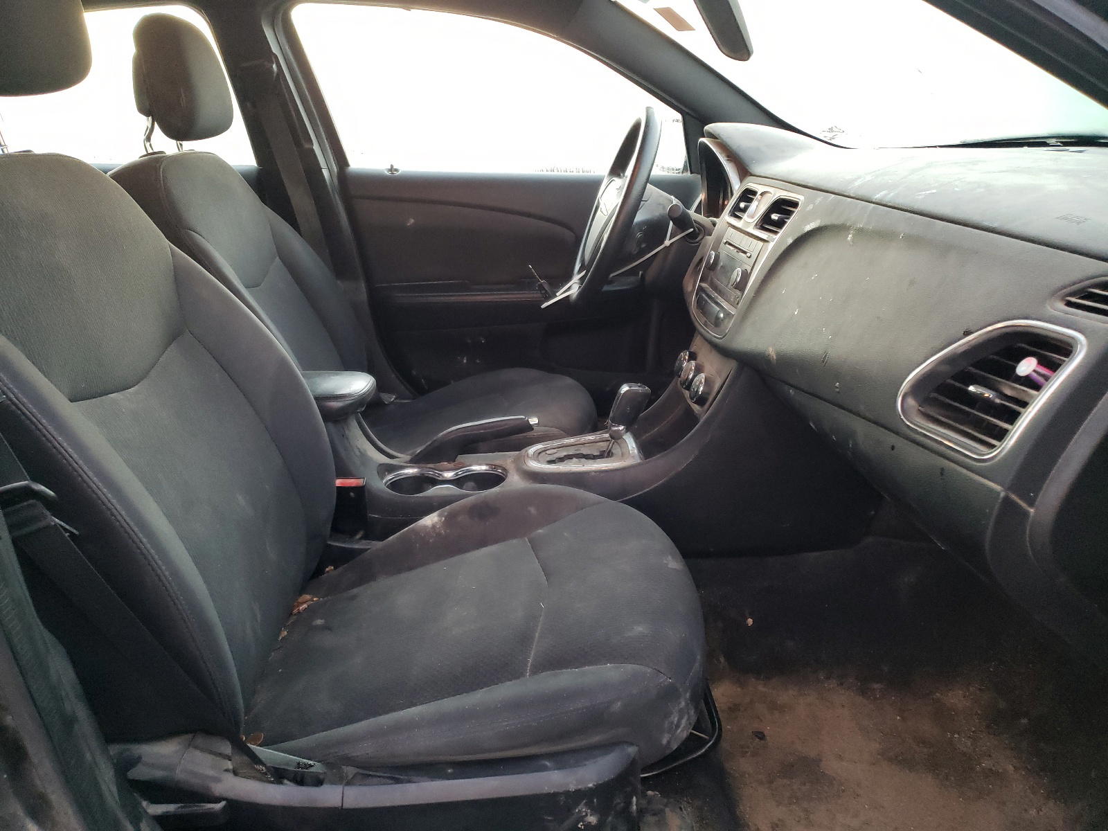 Photo 5 from auction – 2013 CHRYSLER 200 LX with VIN 1C3CCBAB5DN641707