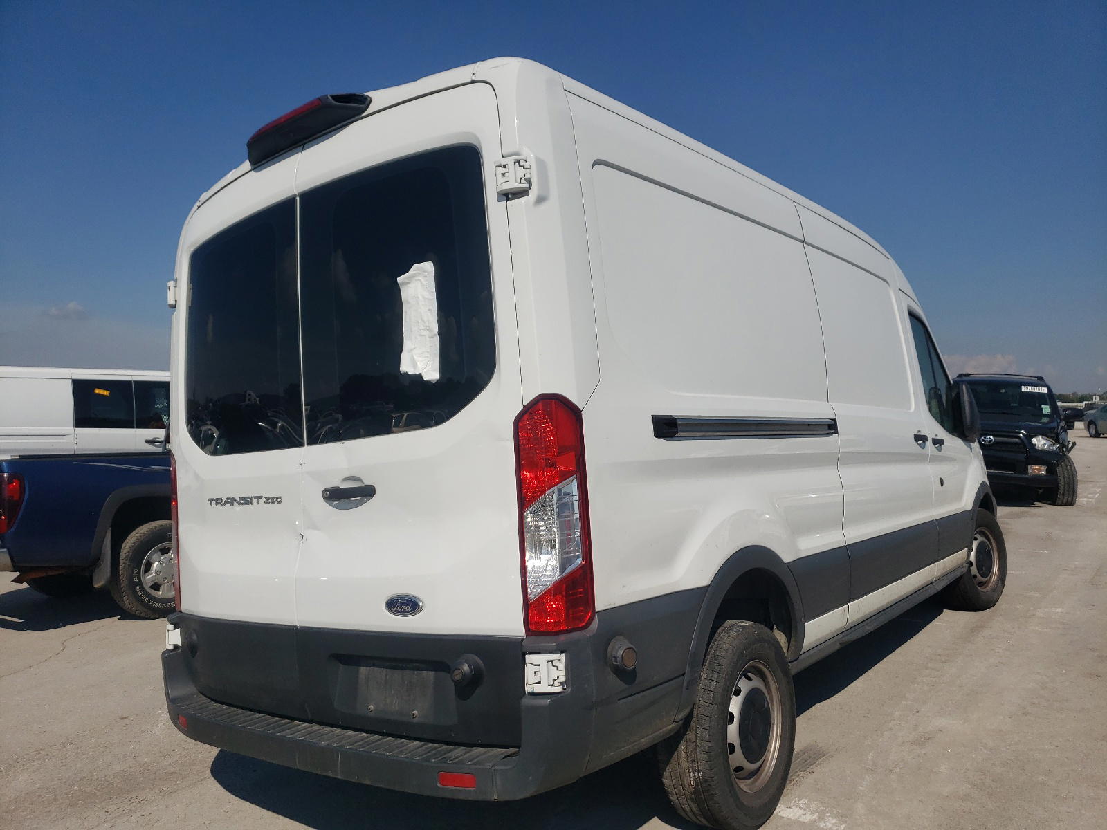 Photo 4 from auction – 2018 FORD TRANSIT T- with VIN 1FTYR2CM4JKB04662