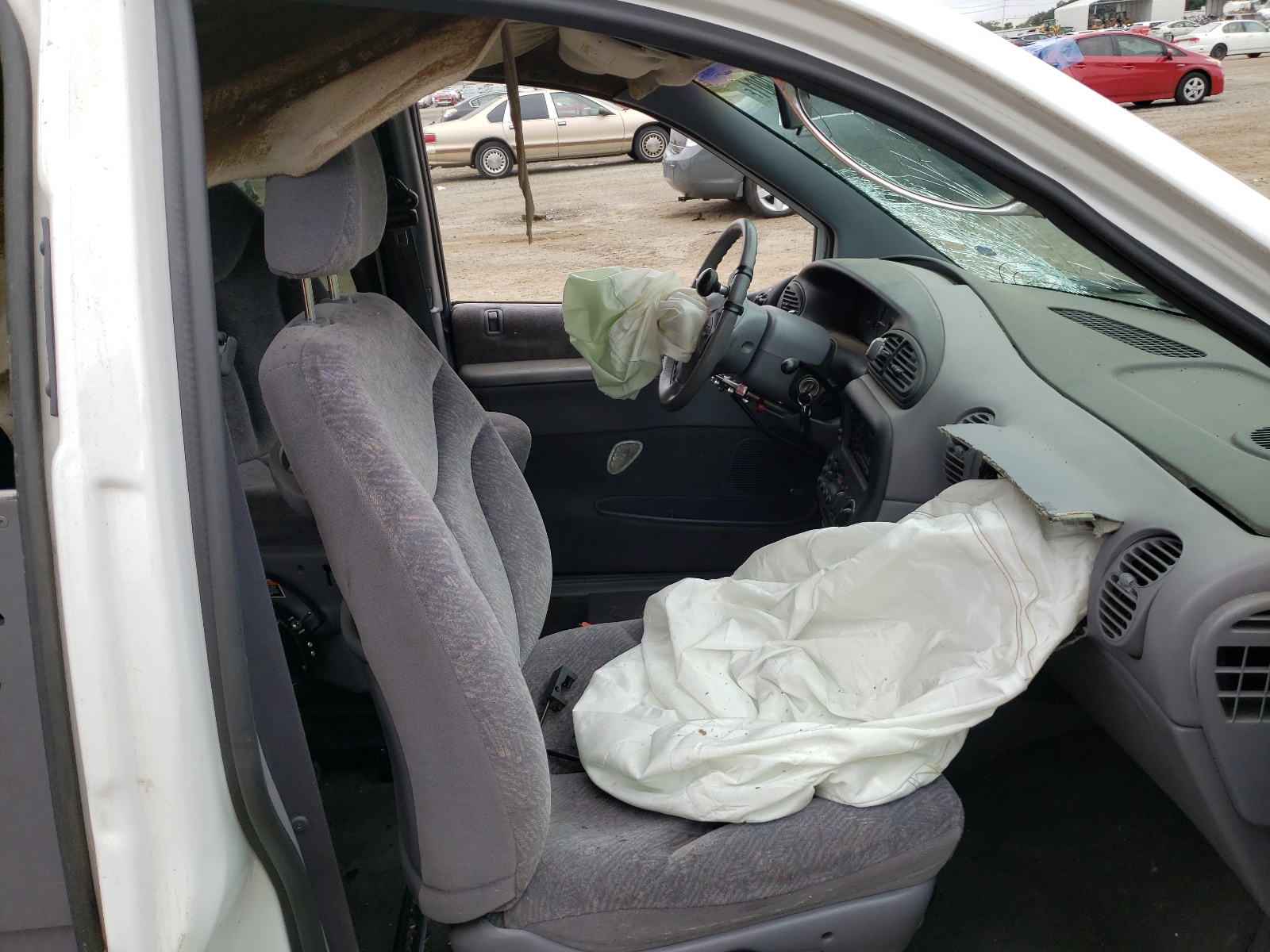 Photo 5 from auction – 1999 DODGE GRAND CARA with VIN 1B4GP54R3XB574572