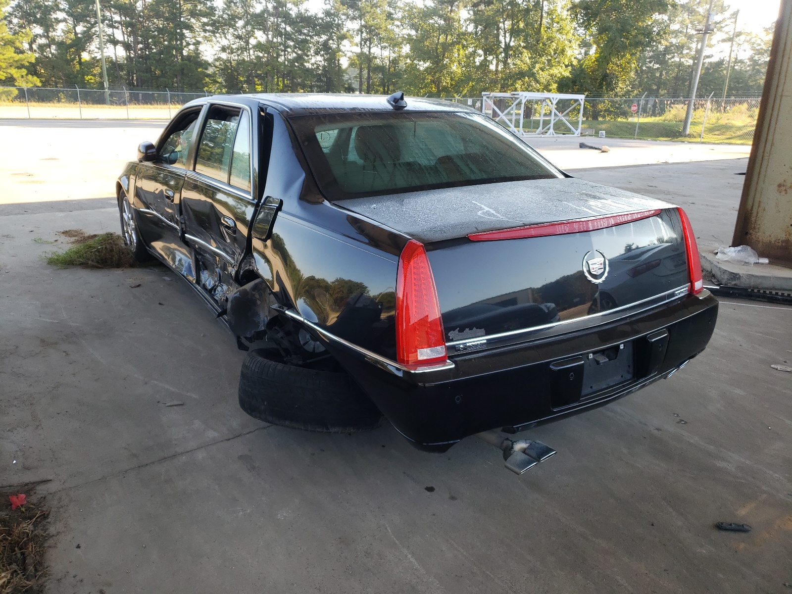 Photo 3 from auction – 2011 CADILLAC DTS LUXURY with VIN 1G6KD5E63BU111440