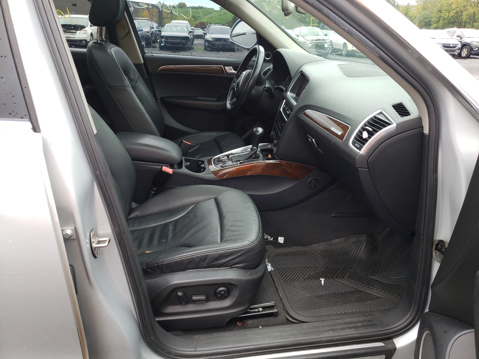 Photo 5 from auction – 2010 AUDI Q5 PREMIUM with VIN WA1LKAFP3AA086296