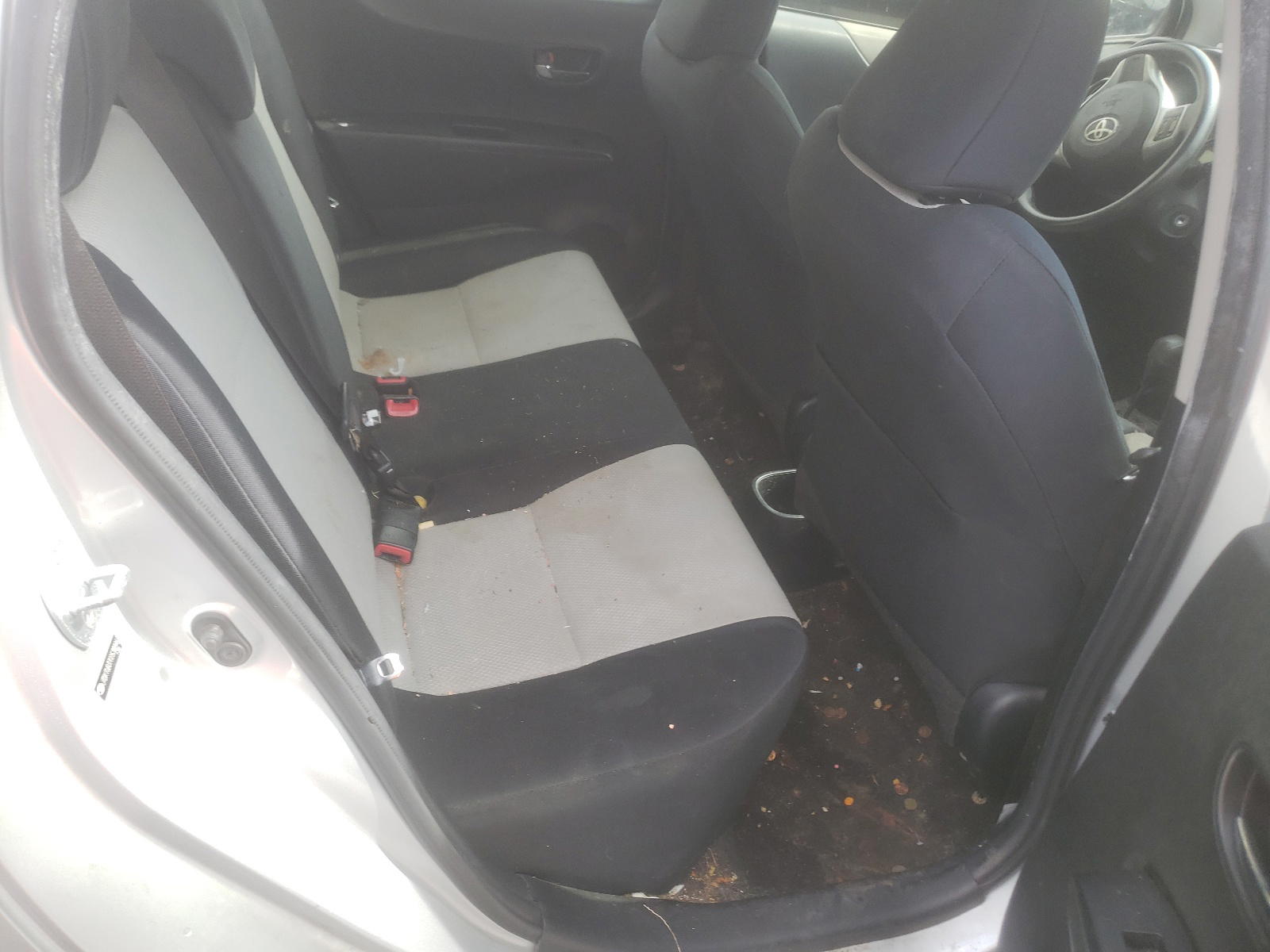 Photo 6 from auction – 2012 TOYOTA YARIS with VIN JTDKTUD37CD538896