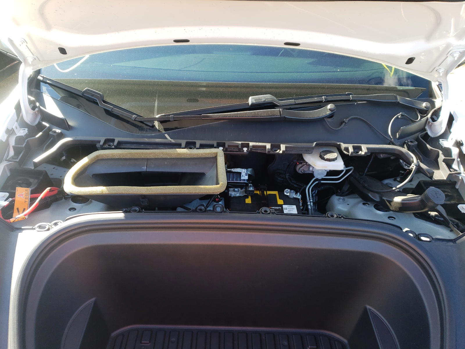 Photo 7 from auction – 2020 TESLA MODEL Y with VIN 5YJYGDEE2LF004325