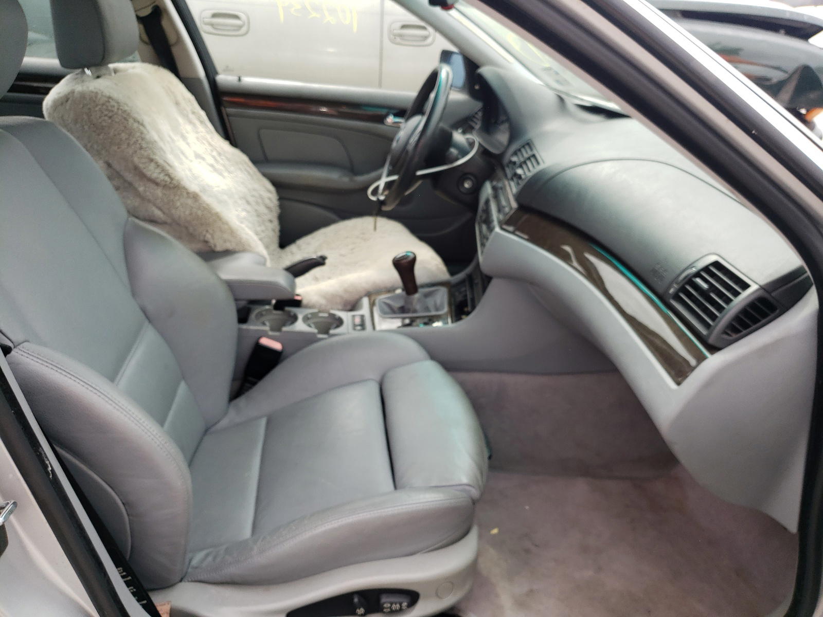 Photo 5 from auction – 2000 BMW 323 I with VIN WBAAM3342YKC72848