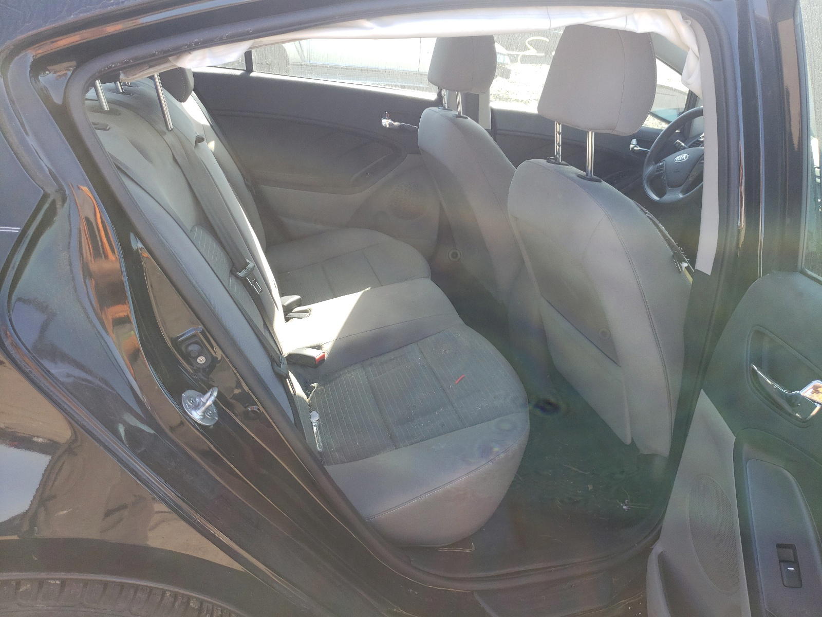 Photo 6 from auction – 2015 KIA FORTE LX with VIN KNAFX4A64F5263083