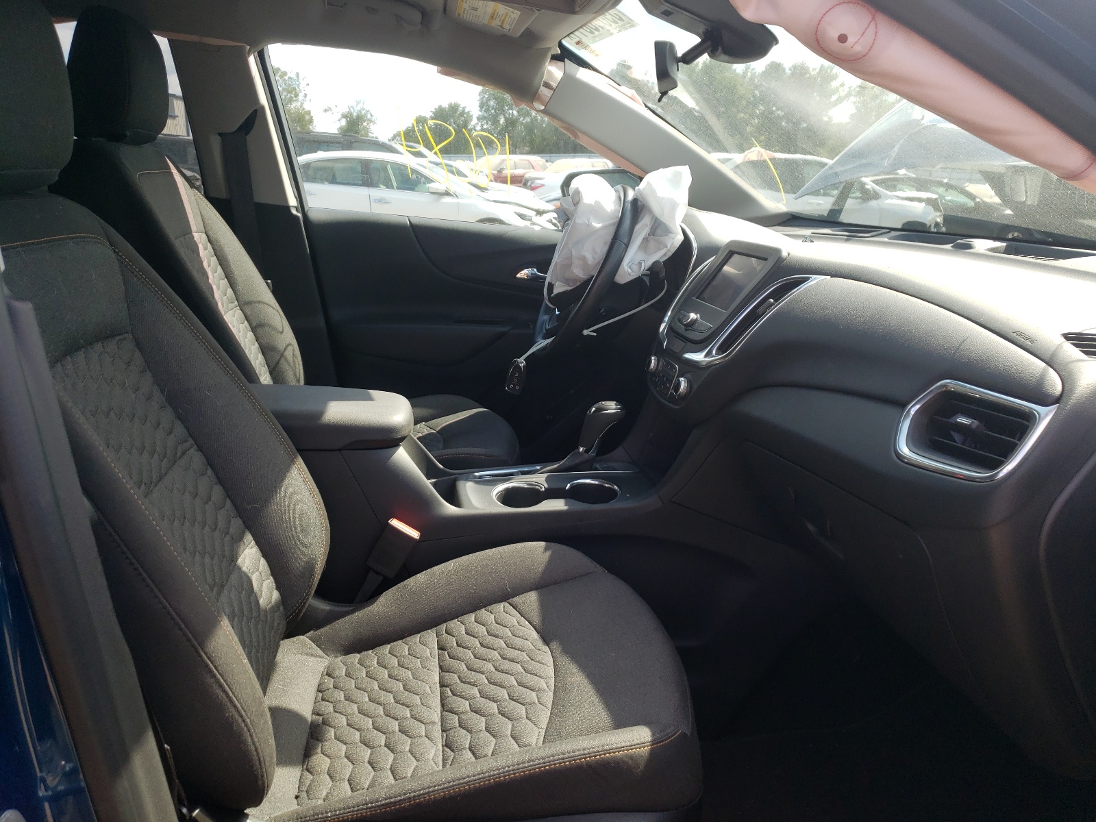Photo 5 from auction – 2020 CHEVROLET EQUINOX LT with VIN 3GNAXKEV4LL288619
