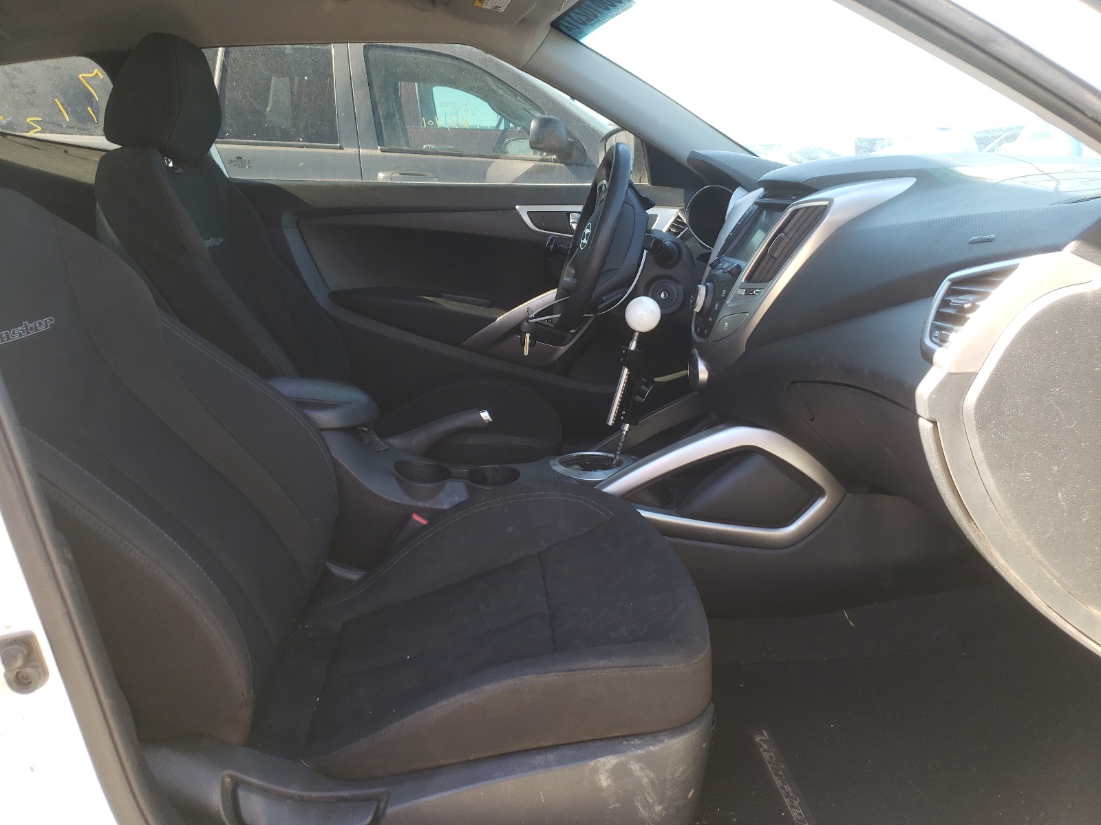 Photo 5 from auction – 2015 HYUNDAI VELOSTER with VIN KMHTC6AD0FU245113