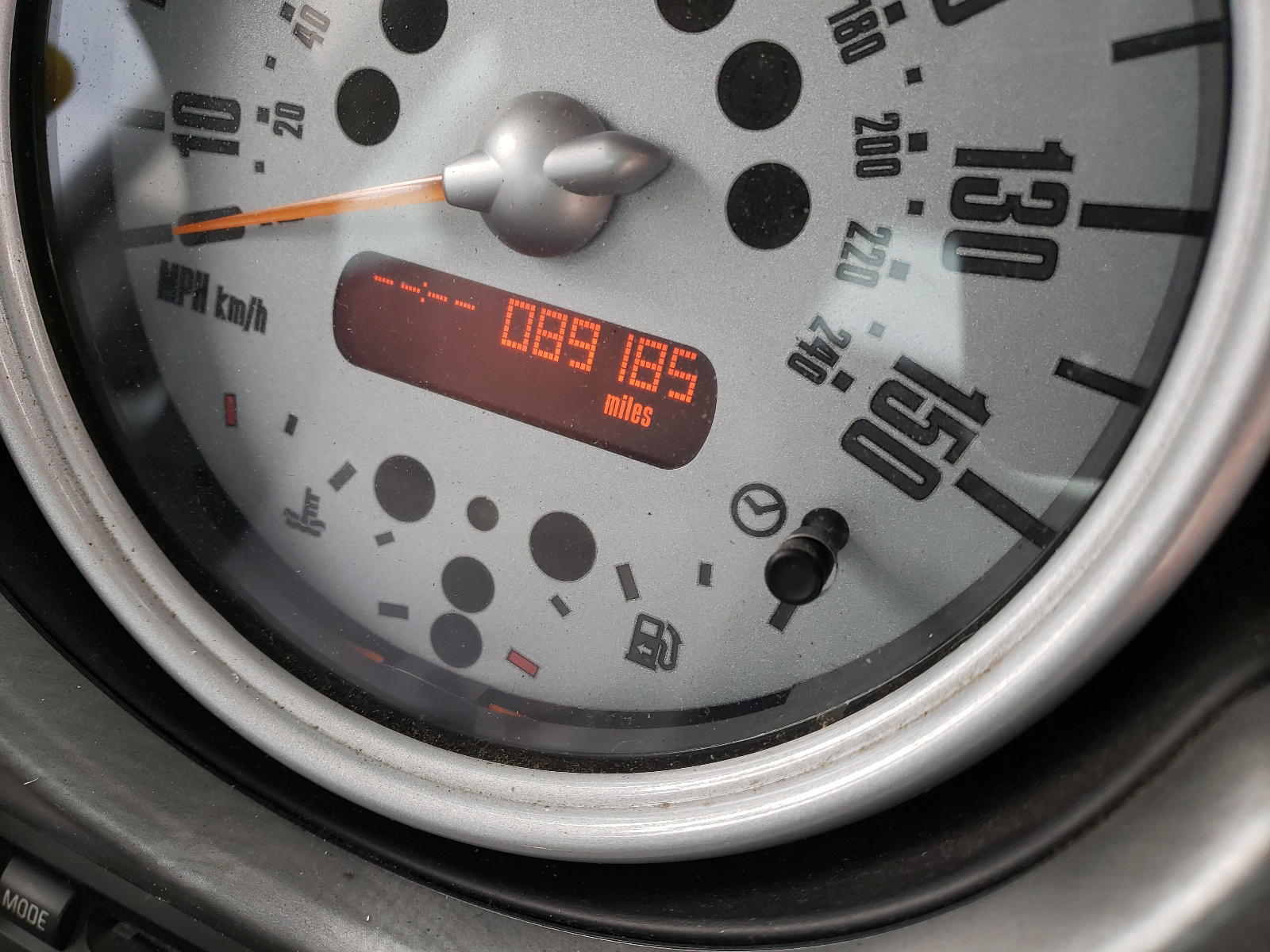 Photo 8 from auction – 2005 MINI COOPER S with VIN WMWRE33555TL10715